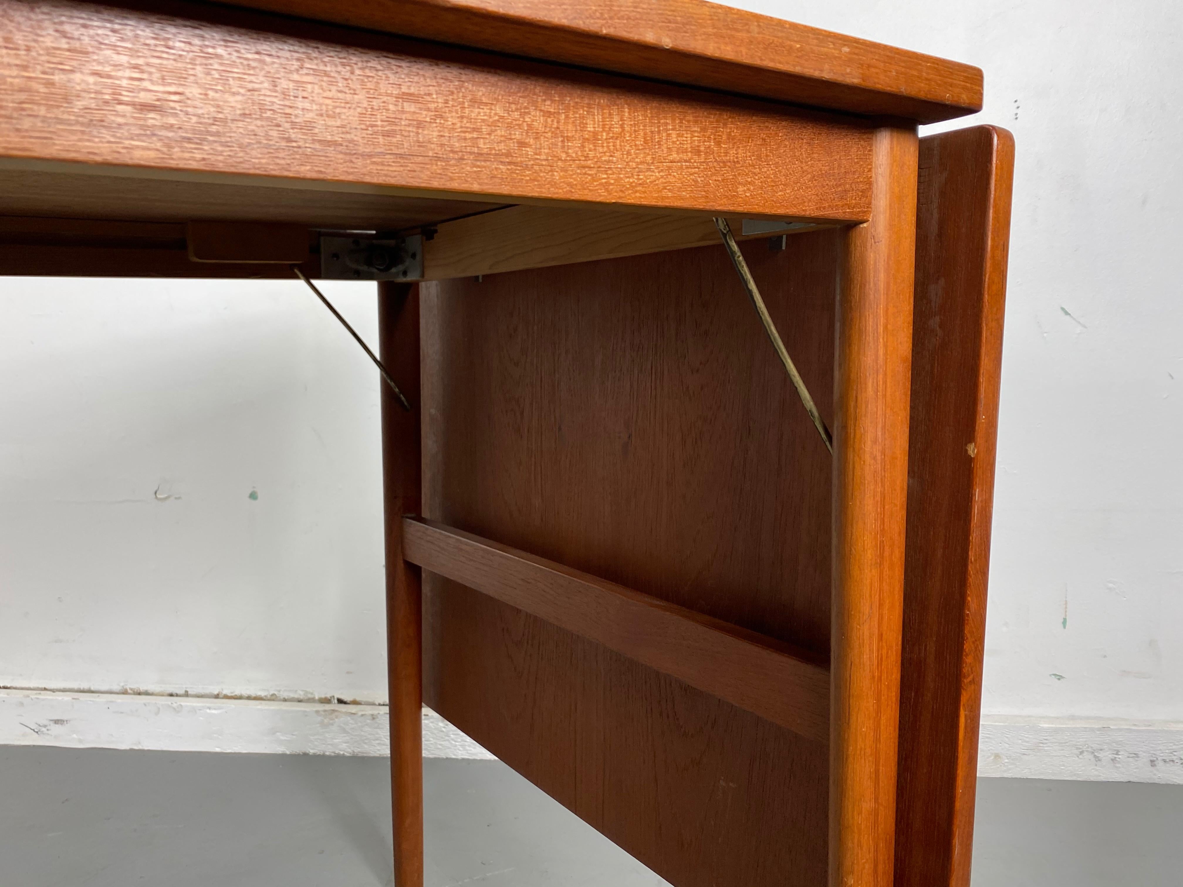 Classic Teak Drop Leaf Desk, Denmark, Attributed to Arne Vodder For Sale 3