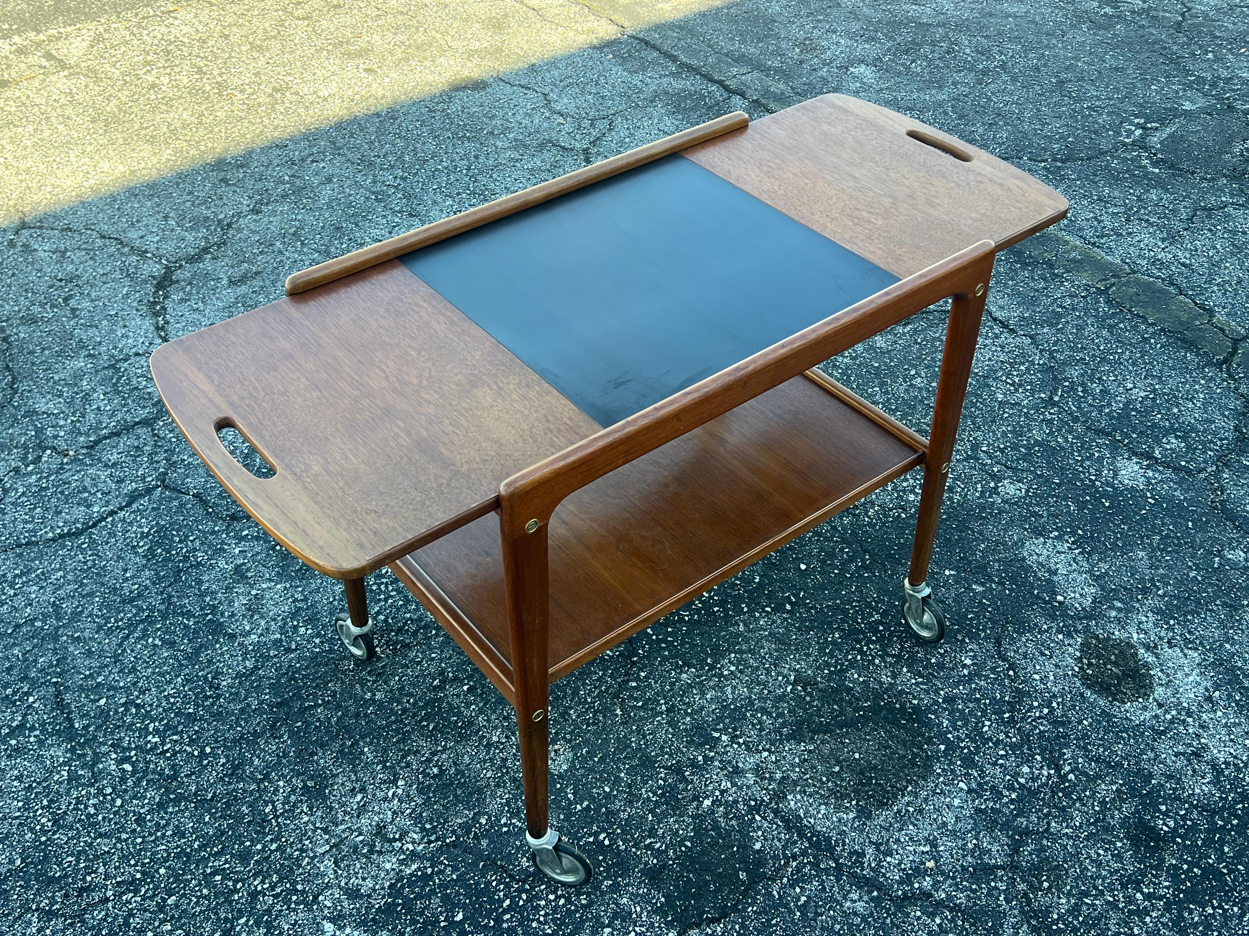 Classic Teak Mid Century Trolley / Barwagen von Yngve Ekstrom Schweden Ca' 1960s im Angebot 4
