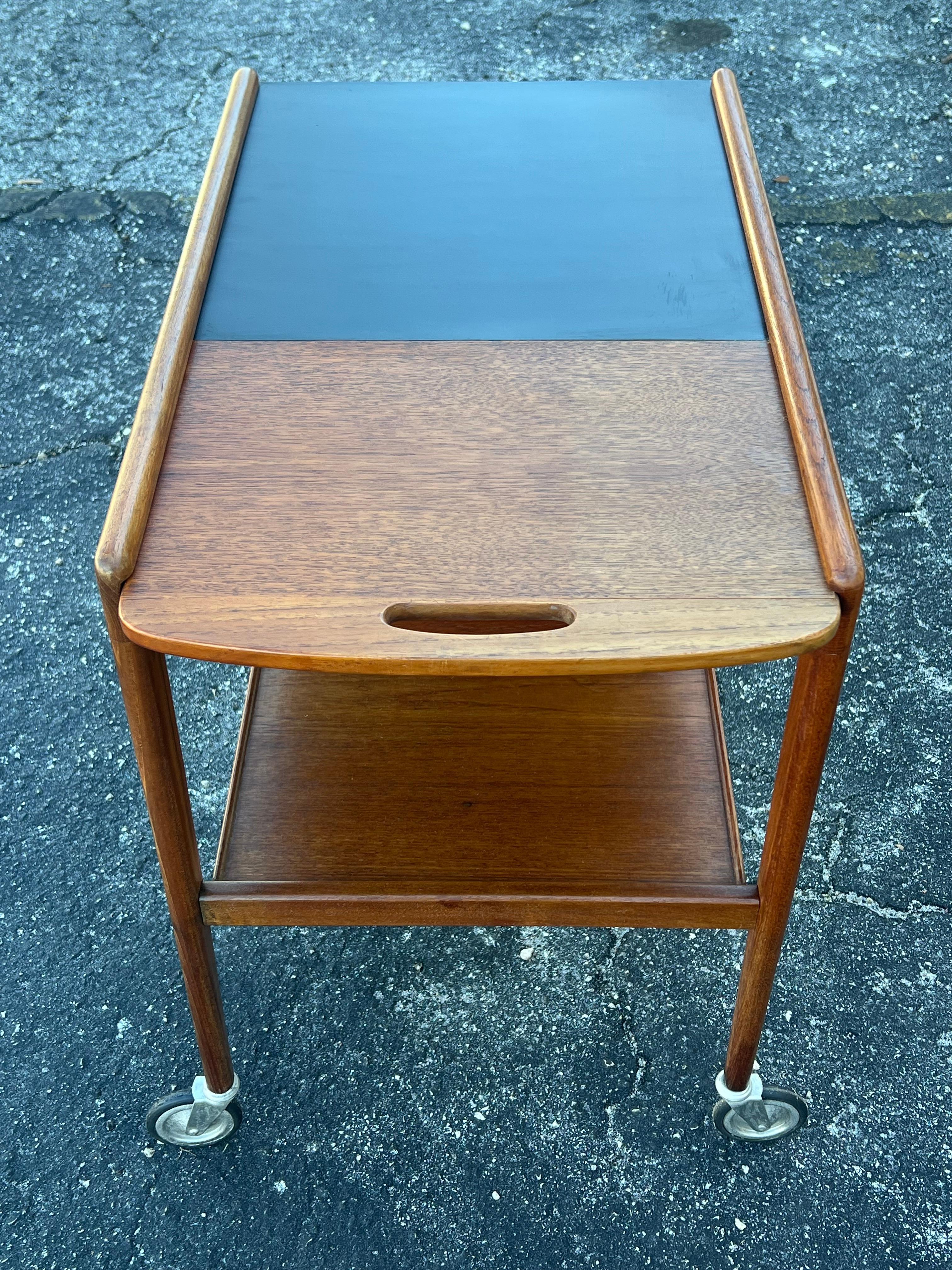 Classic Teak Mid Century Trolley / Barwagen von Yngve Ekstrom Schweden Ca' 1960s (Moderne der Mitte des Jahrhunderts) im Angebot