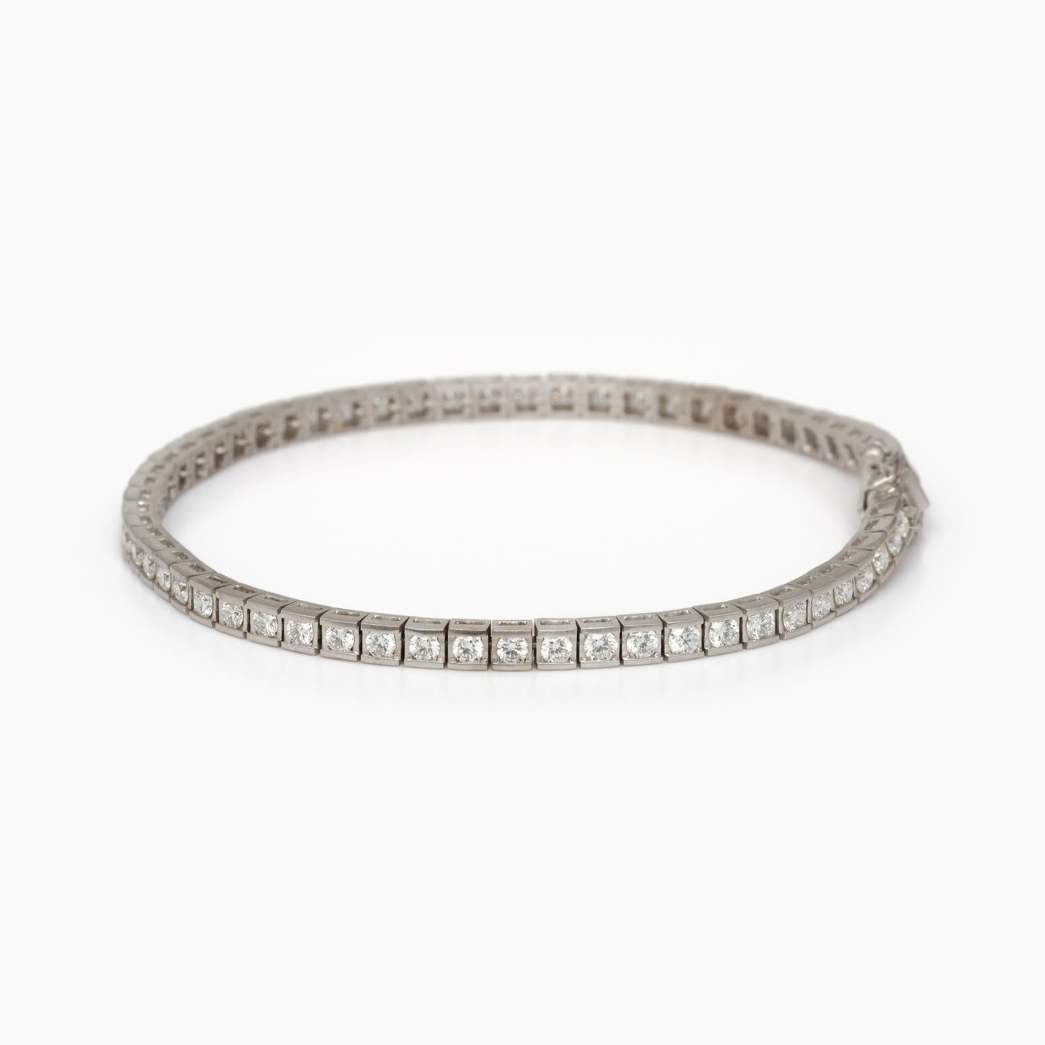 Classic Tennis Bracelet with Diamonds in Solid White Gold VVS Ideal Cut DE Color In New Condition For Sale In Toronto, ON