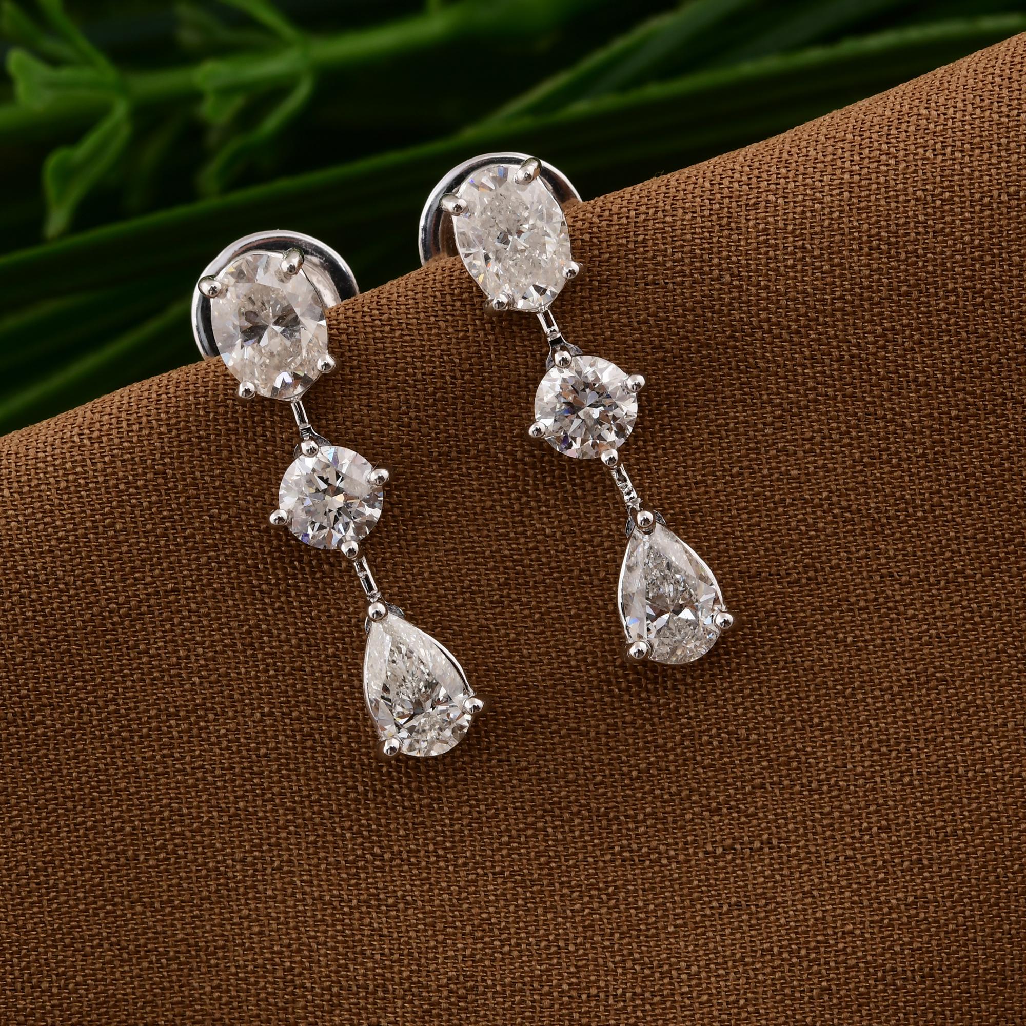Classic Three Stone 2.45 Carat Diamond 18k White Gold Drop Earrings Gift for Her Neuf - En vente à Diera, Dubai