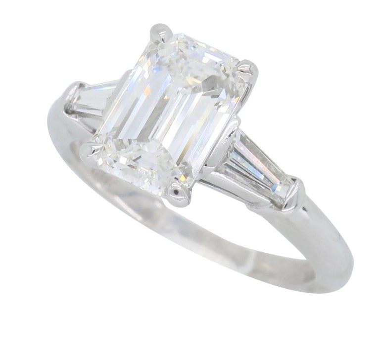 DB Classic Emerald-cut And Tapered Diamond Ring De Beers US