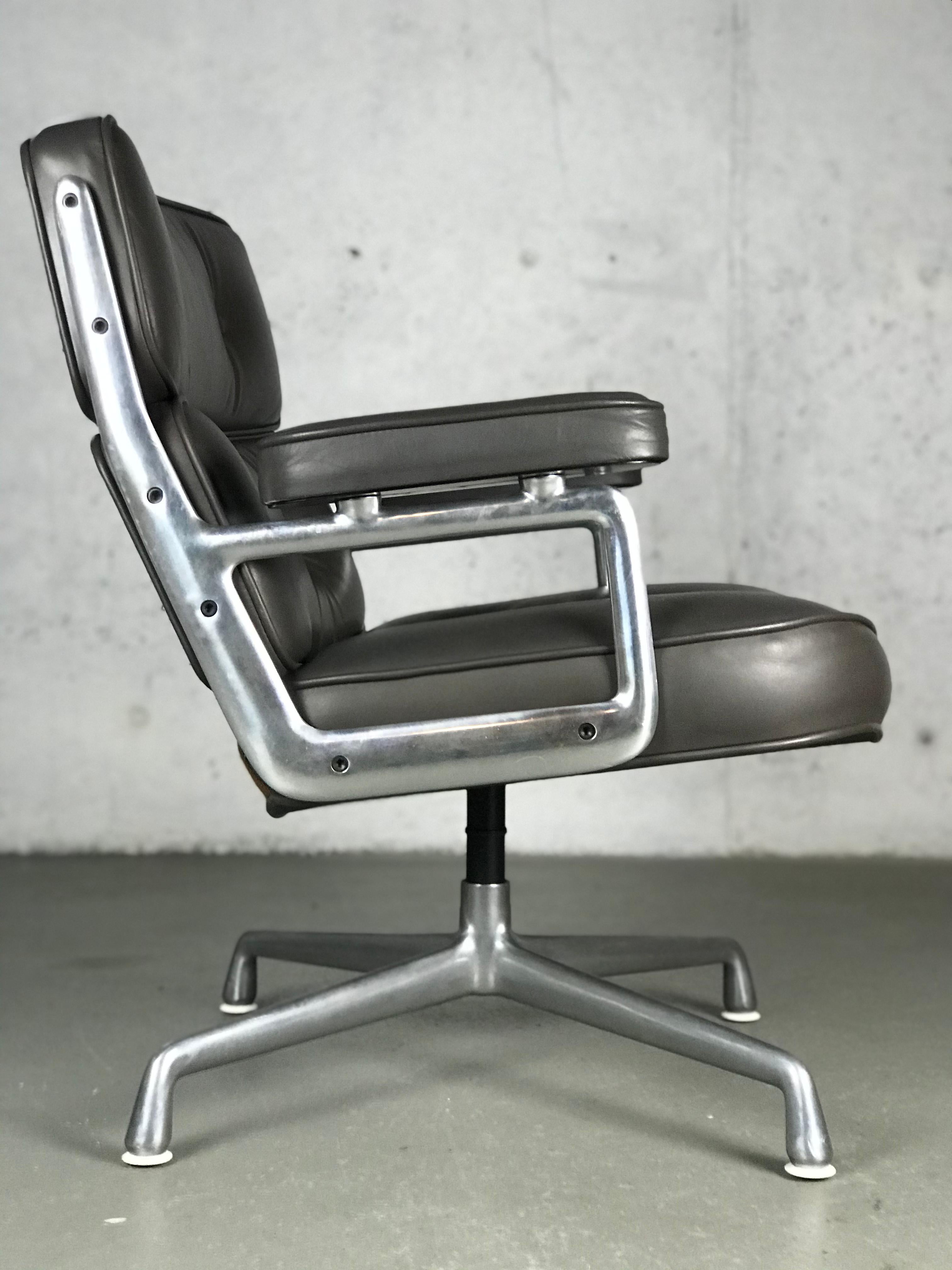 Mid-Century Modern Classic Time Life Lounge Chair by Charles and Ray Eames for Herman Miller