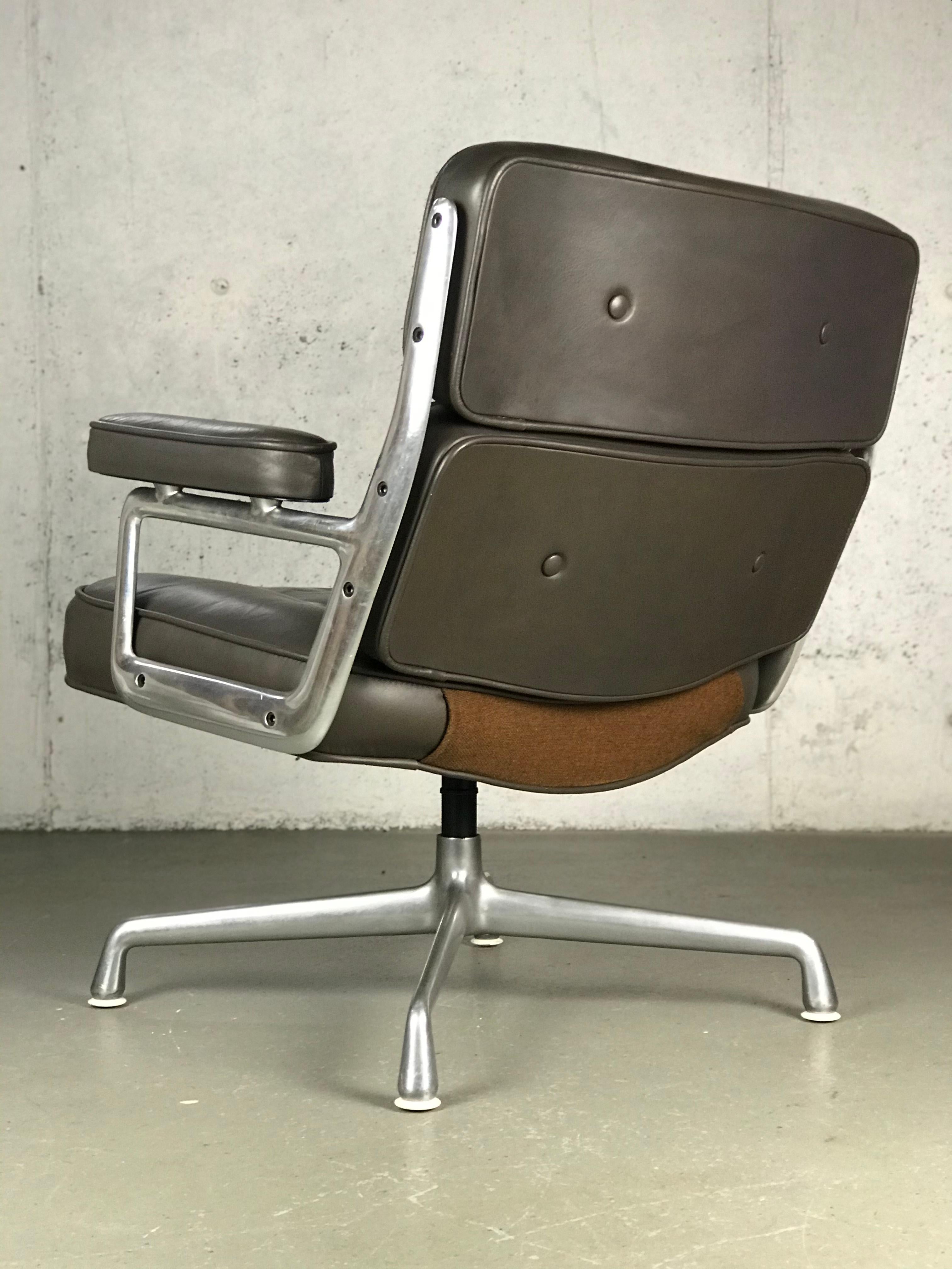 Klassischer Time Life Lounge Chair von Charles und Ray Eames für Herman Miller (amerikanisch)