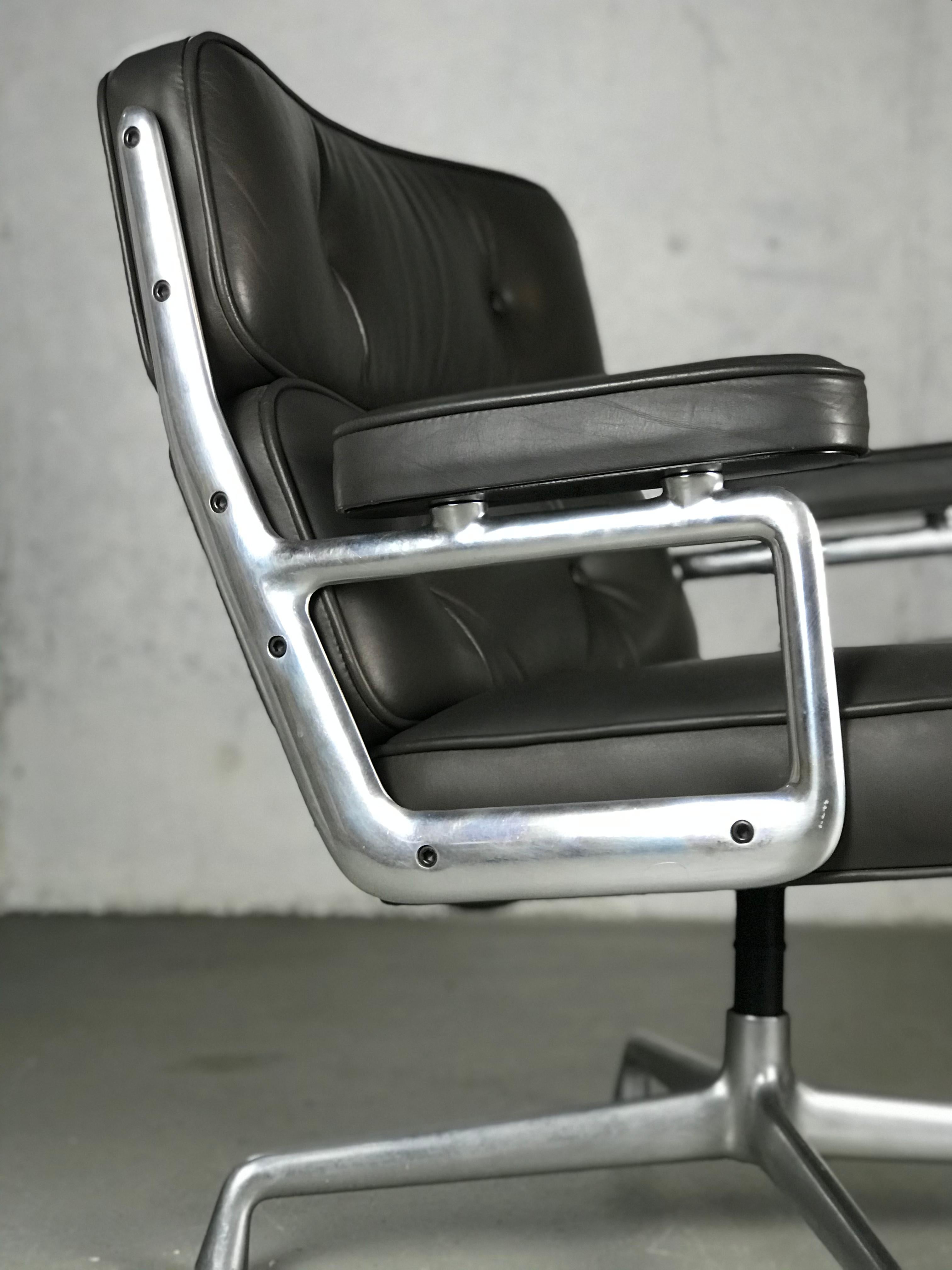 Mid-20th Century Classic Time Life Lounge Chair by Charles and Ray Eames for Herman Miller