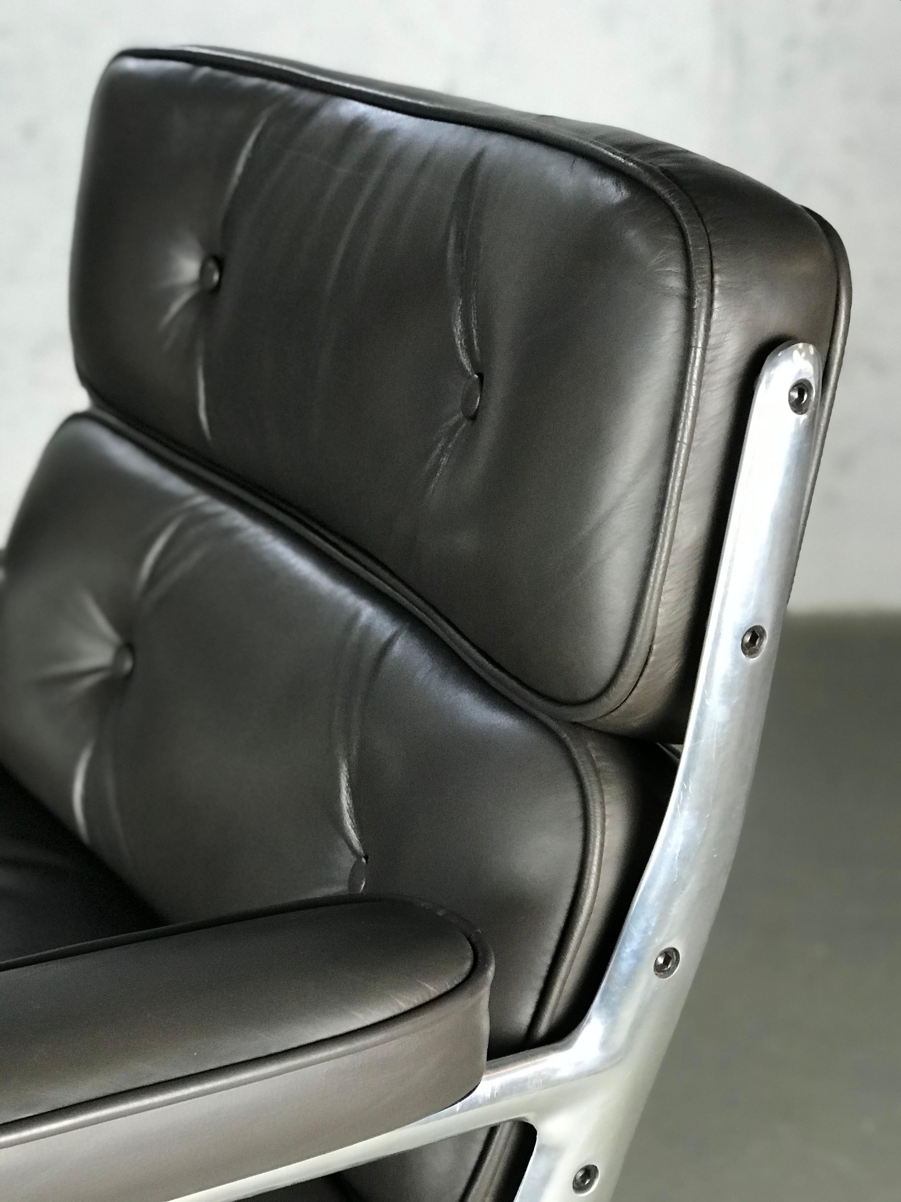 Klassischer Time Life Lounge Chair von Charles und Ray Eames für Herman Miller 2
