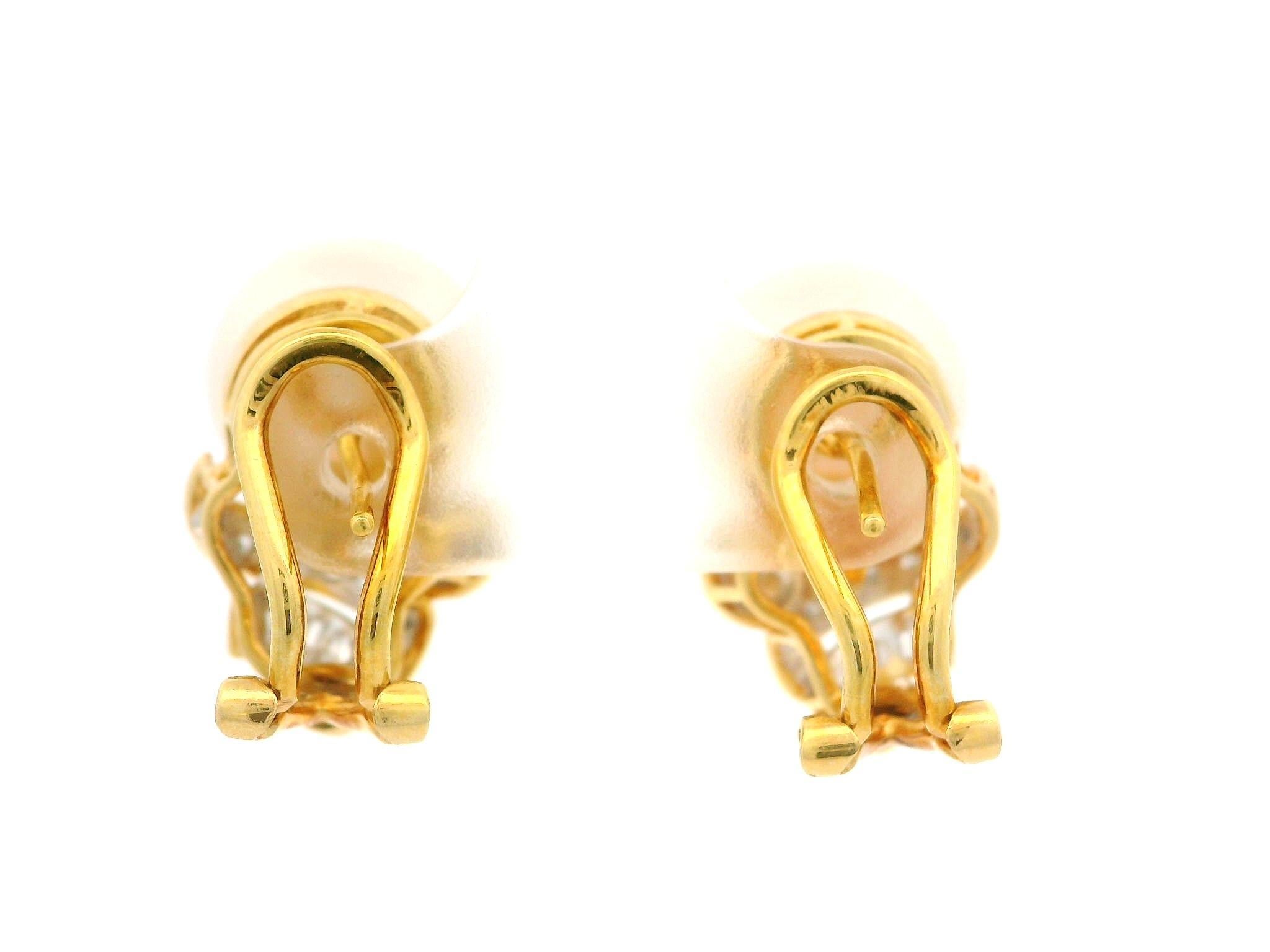Orecchini Omega classici senza tempo in oro giallo 18k con perle da 11,2 mm e diamanti da 0,34 carati in vendita 4