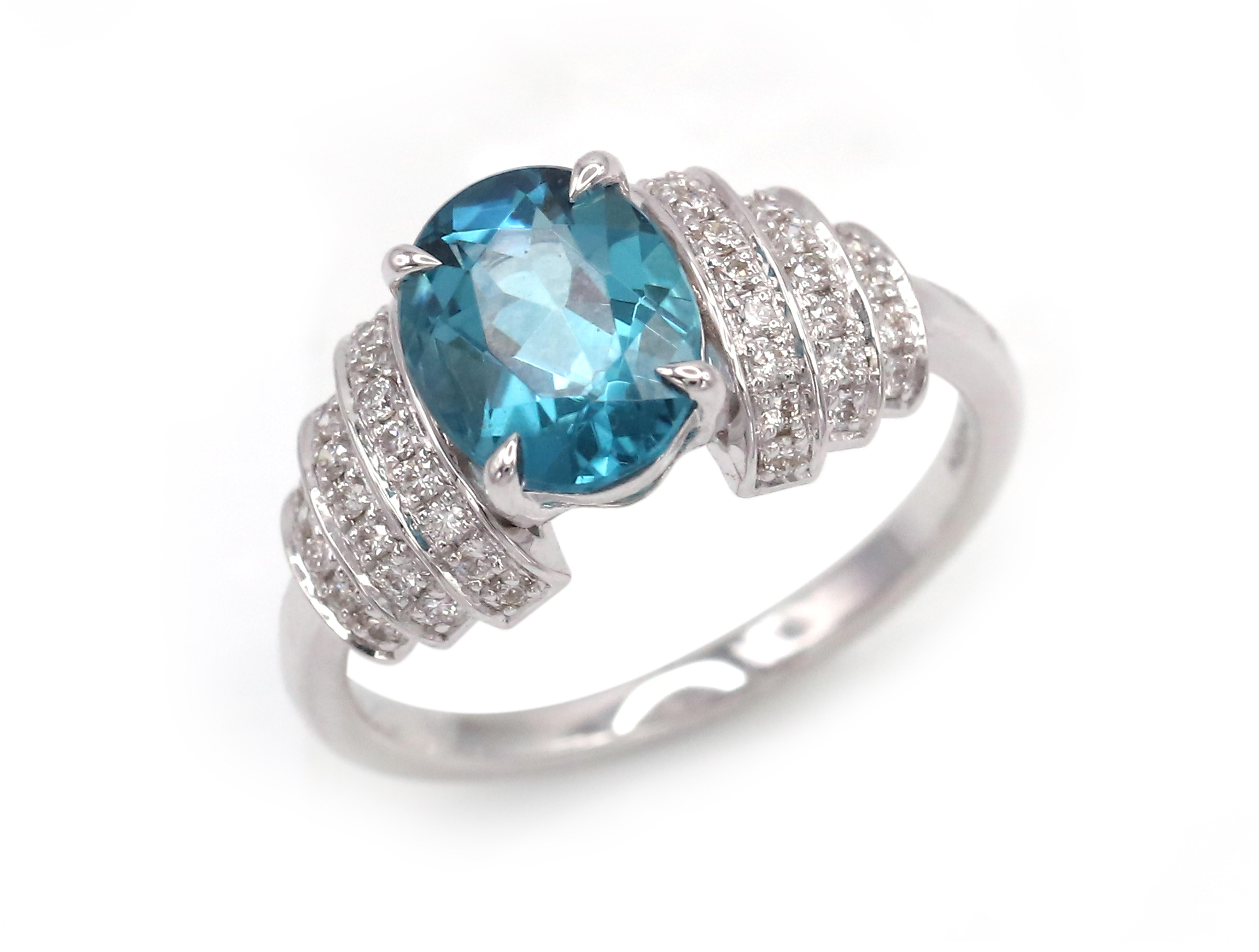 Anello classico con tormalina e diamante in oro bianco 18 carati, esclusivo per lei In condizioni Nuovo in vendita a Genève, GE