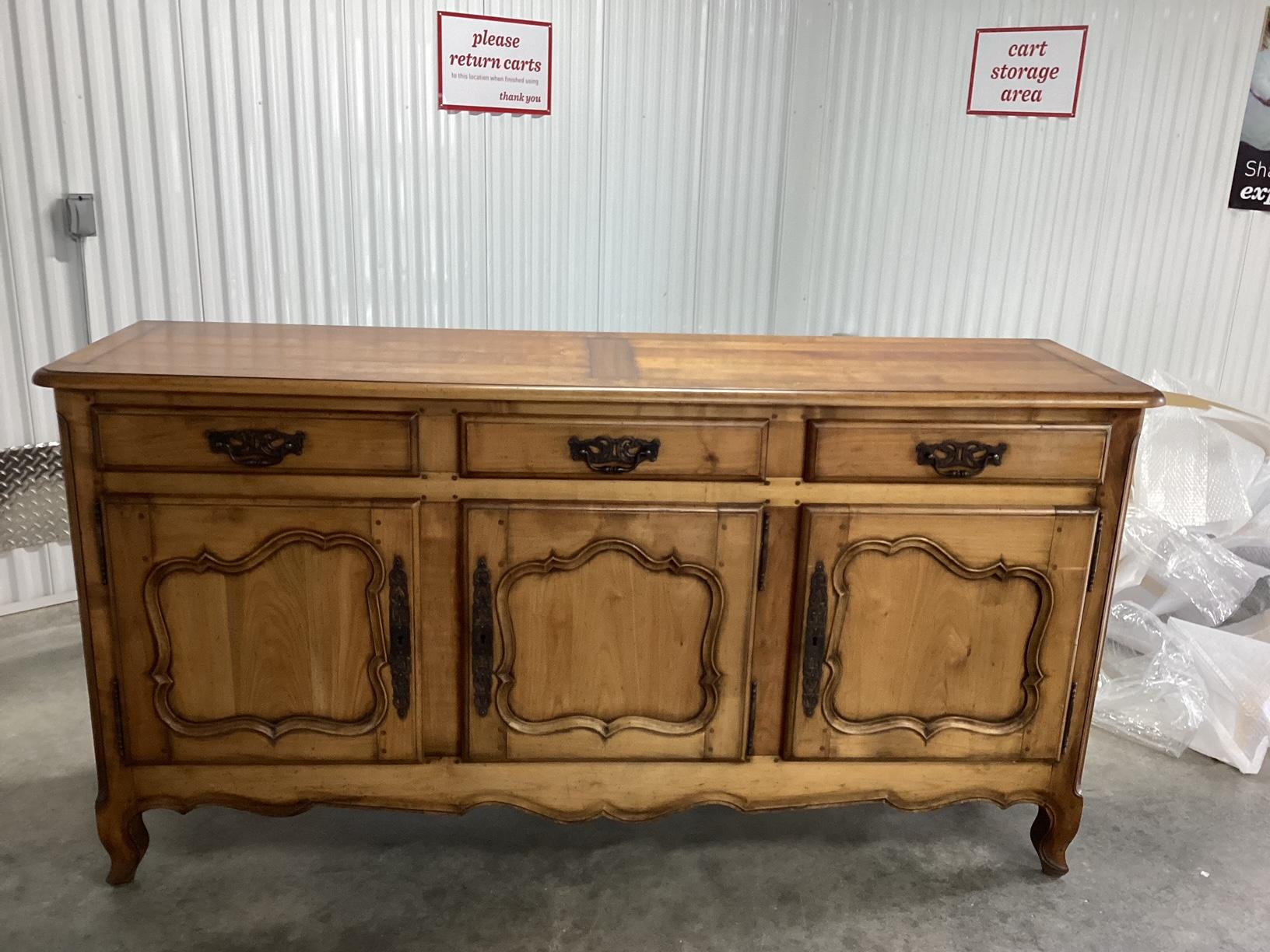 Classic Traditional 1920s Vintage French Louis XV Cherry 3 Door Sideboard For Sale 6