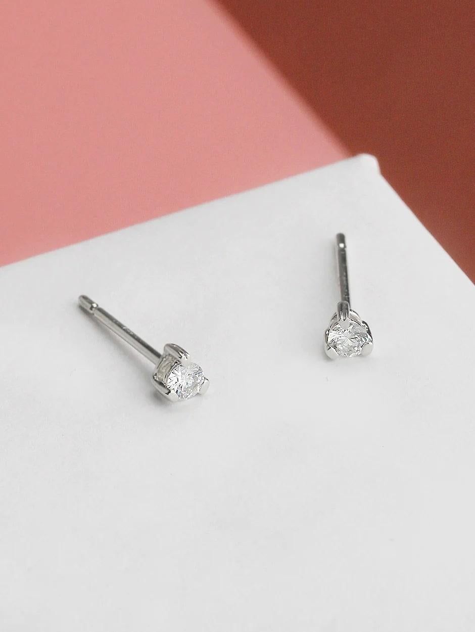White diamond classic stud earring with beautiful mini prong details, all with a high polish finish. Available in 18K White Gold.

Earring Information
Diamond Type : Natural Diamond
Metal : 18K
Metal Color : White Gold
Diamond Carat Weight :
