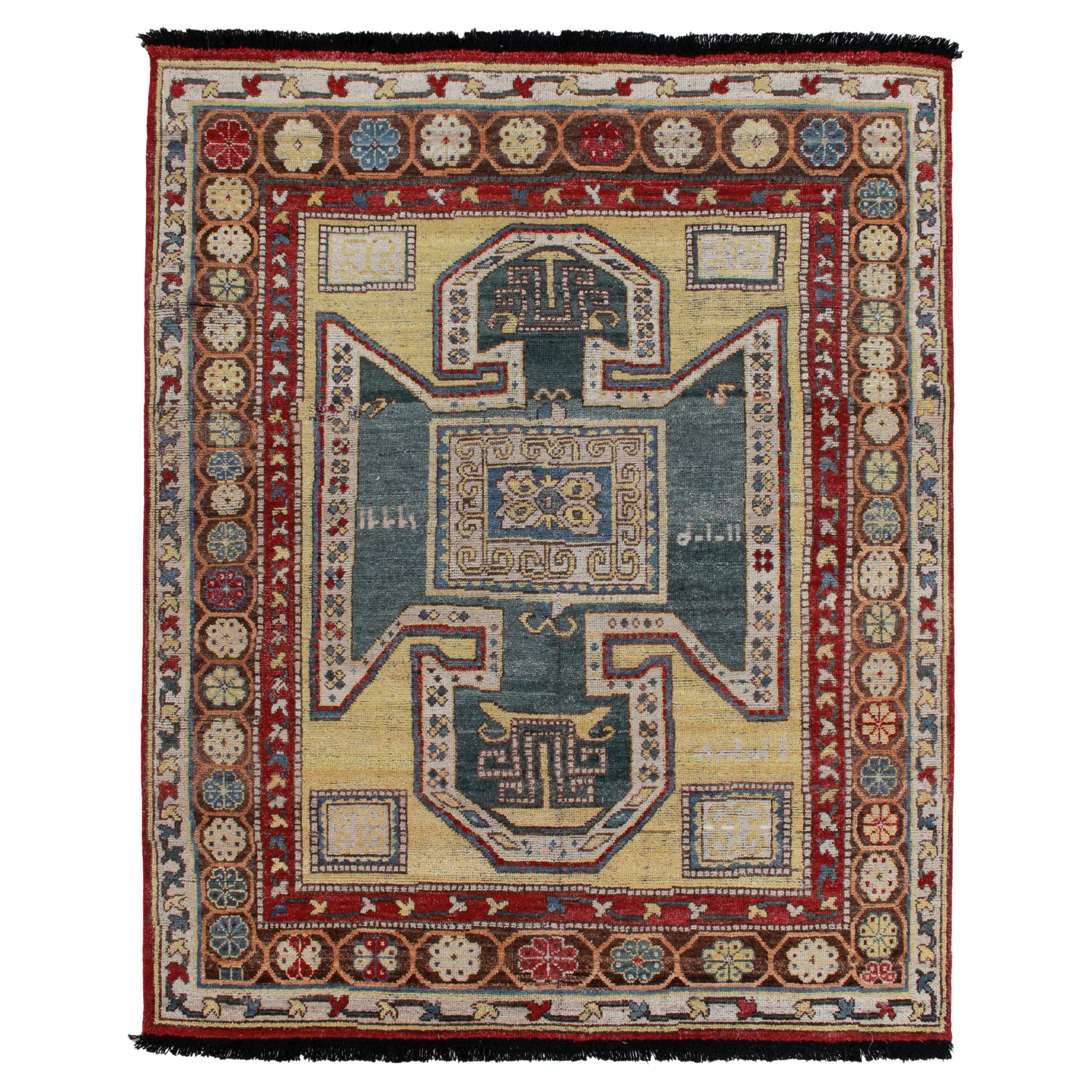 Teppich im Stammes- und Kelim-Stil mit geometrischem Muster in Blau, Rot, Beige und Braun