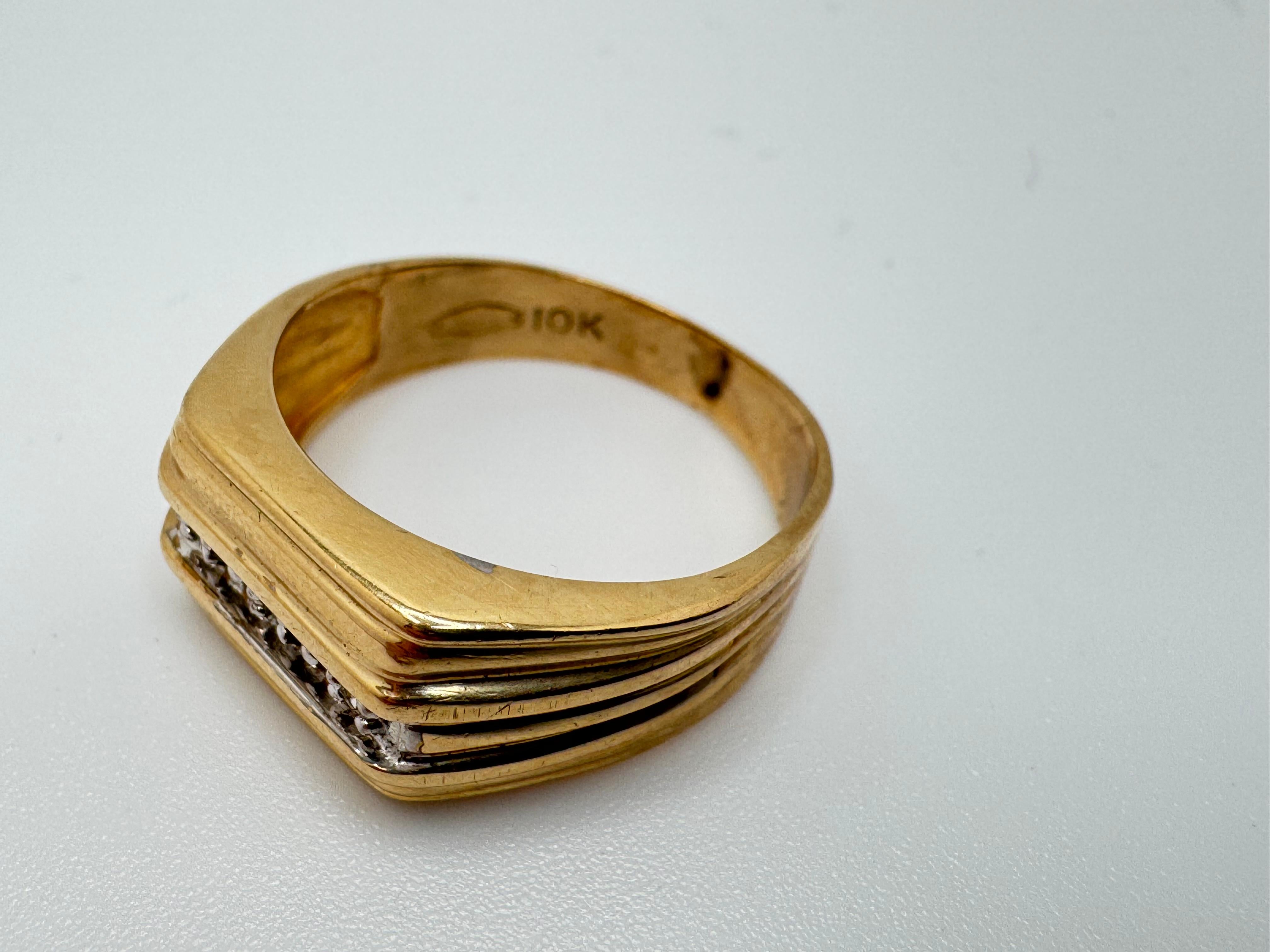 Anello da uomo Trio classico con diamanti in oro 10K in vendita 1