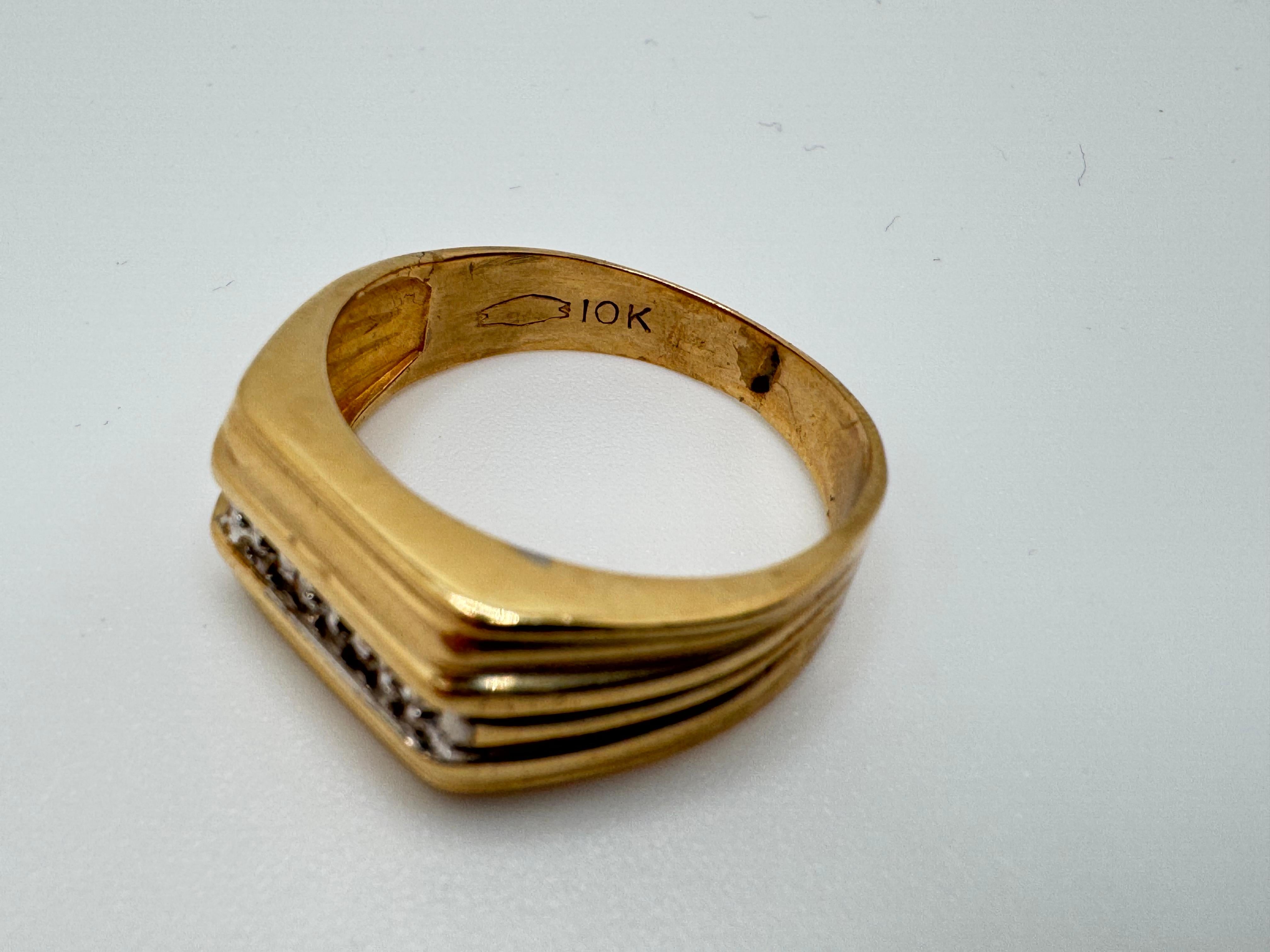 Anello da uomo Trio classico con diamanti in oro 10K in vendita 2