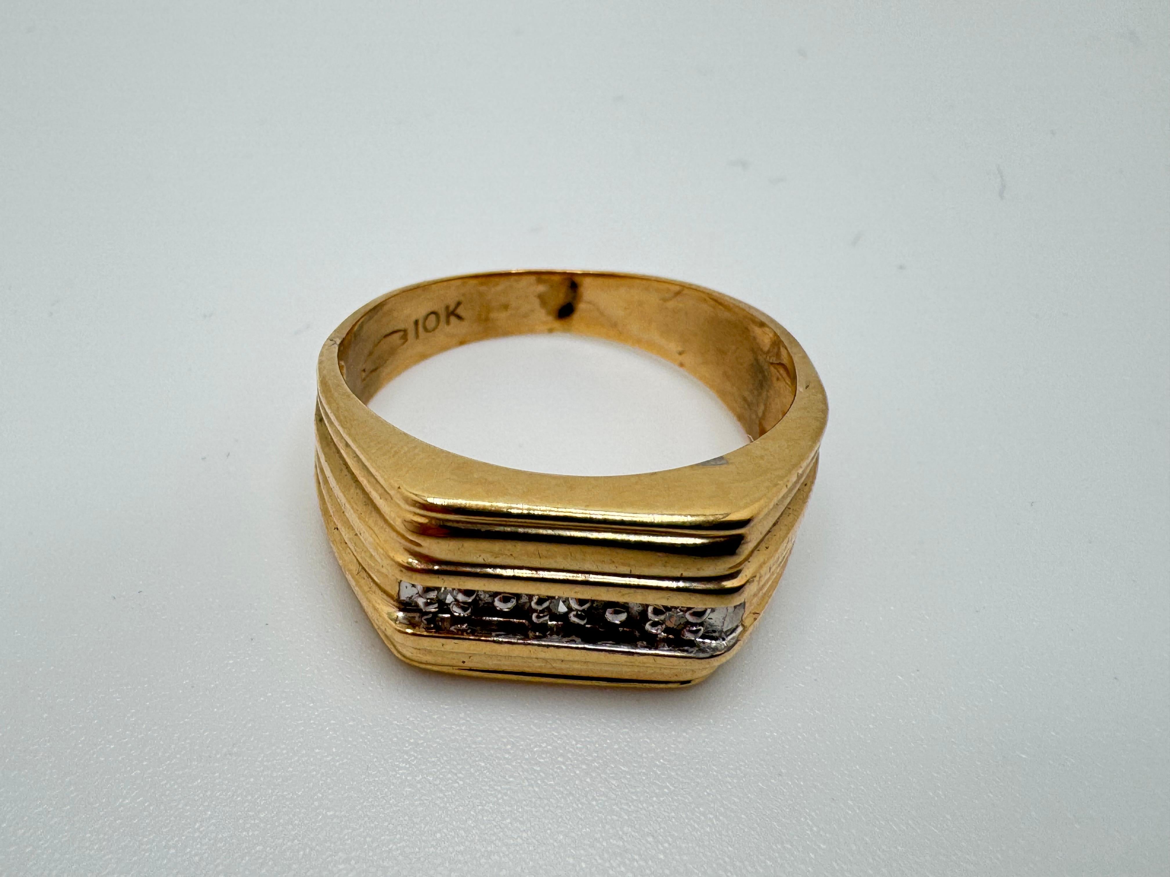 Anello da uomo Trio classico con diamanti in oro 10K in vendita 3