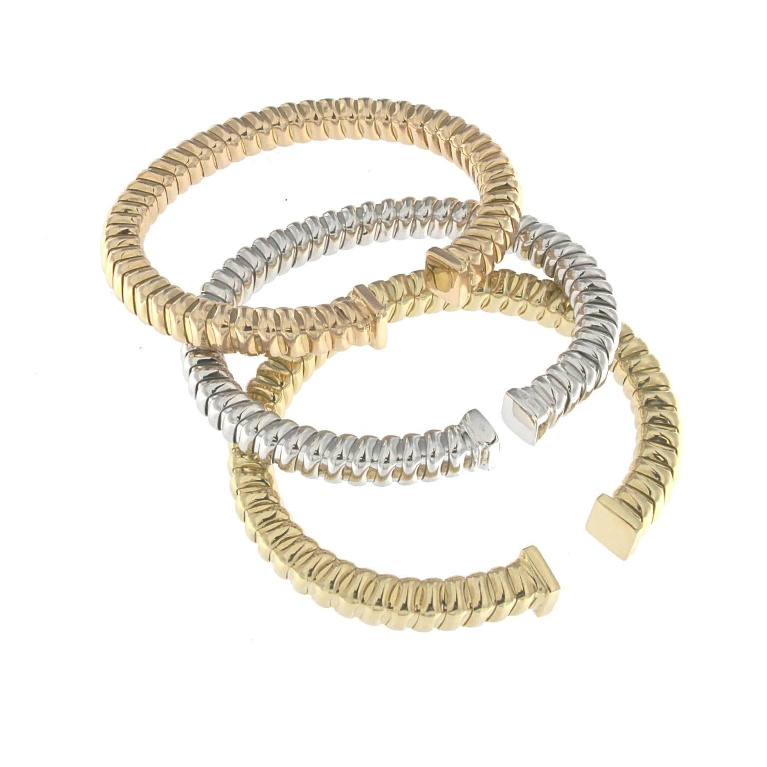 Tubogas bracelet on a square shape 0.5x0.5 in white 18 kt gold 
Diameter 5.5X4.5
the total weight is 31.90
Stamp 750 10MI

the 3 colors  are available