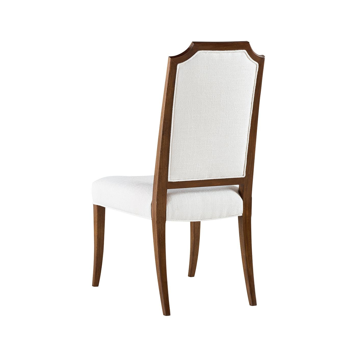 Classic Gepolsterter Esszimmerstuhl (2er Set) im Zustand „Neu“ im Angebot in Westwood, NJ
