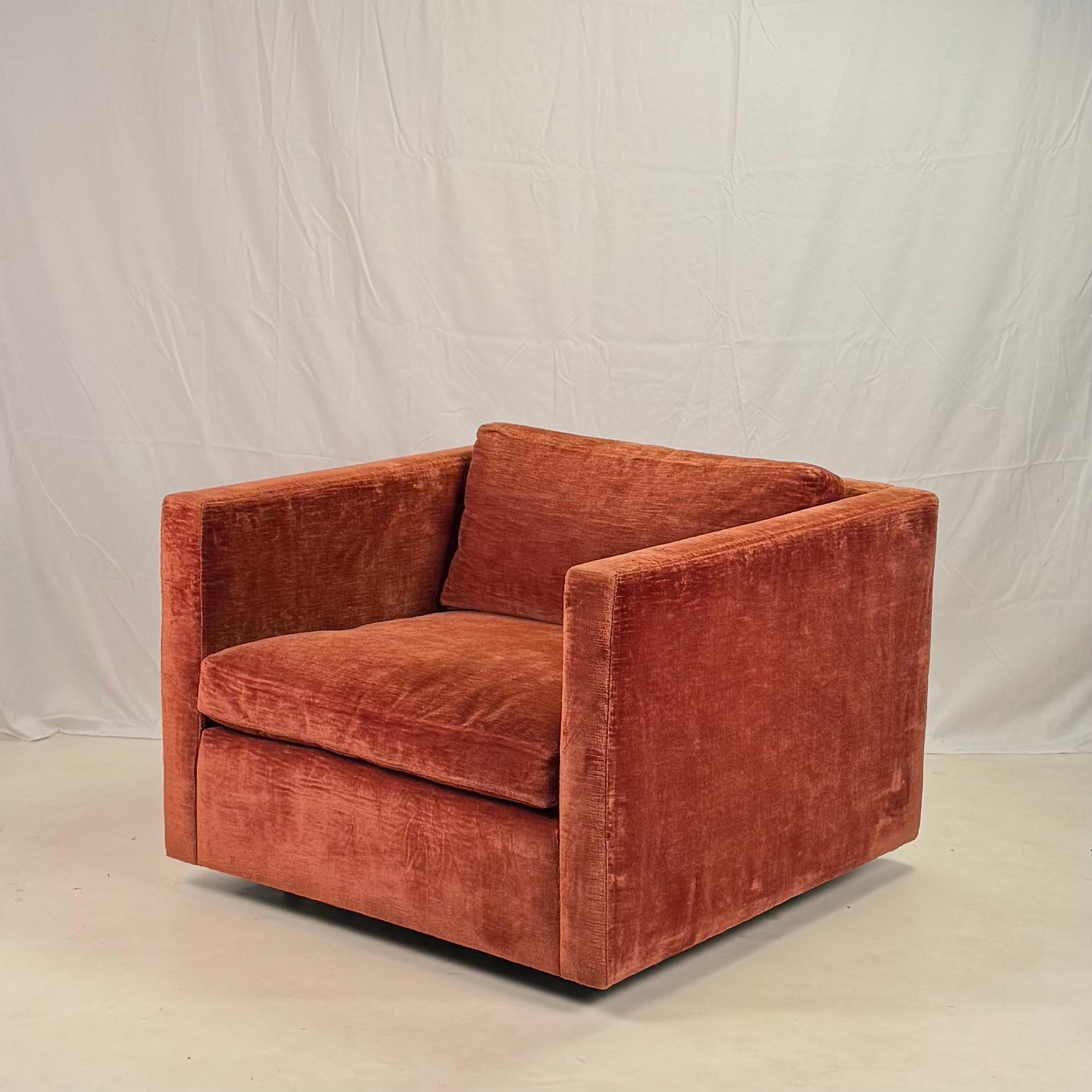 Mid-Century Modern Classic Velvet Upholstered Club Chair par Charles Pfister pour Knoll en vente