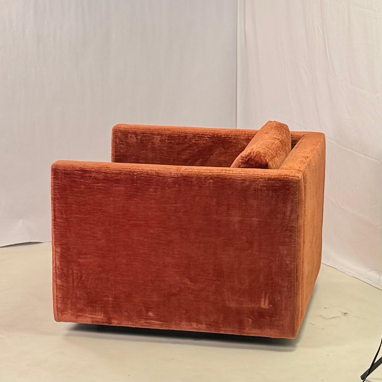 Américain Classic Velvet Upholstered Club Chair par Charles Pfister pour Knoll en vente