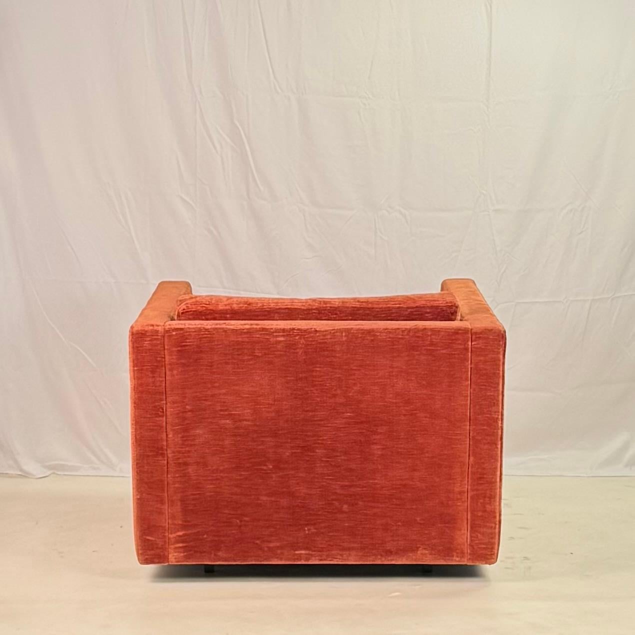 Fin du 20e siècle Classic Velvet Upholstered Club Chair par Charles Pfister pour Knoll en vente