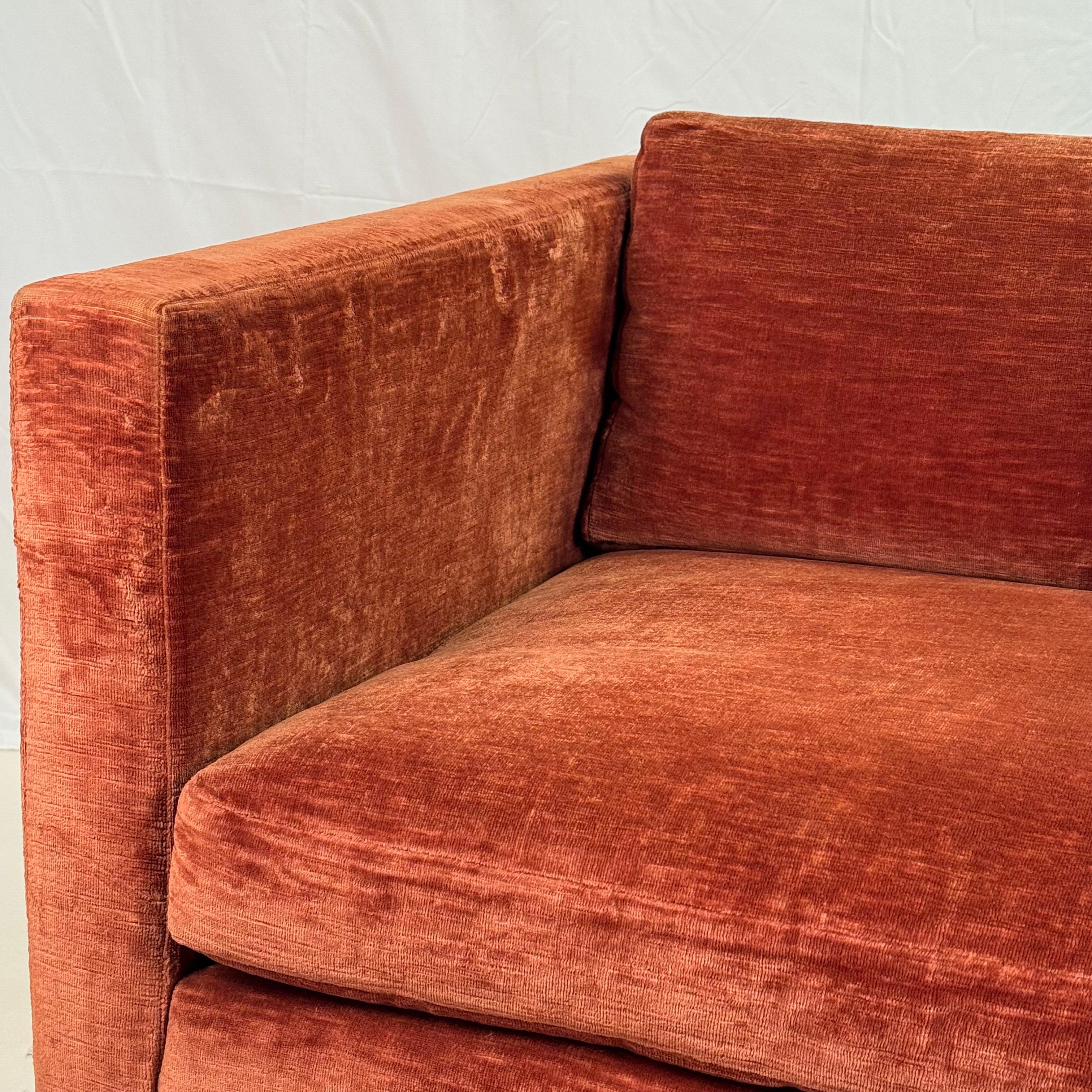 Classic Velvet Upholstered Club Chair par Charles Pfister pour Knoll en vente 1