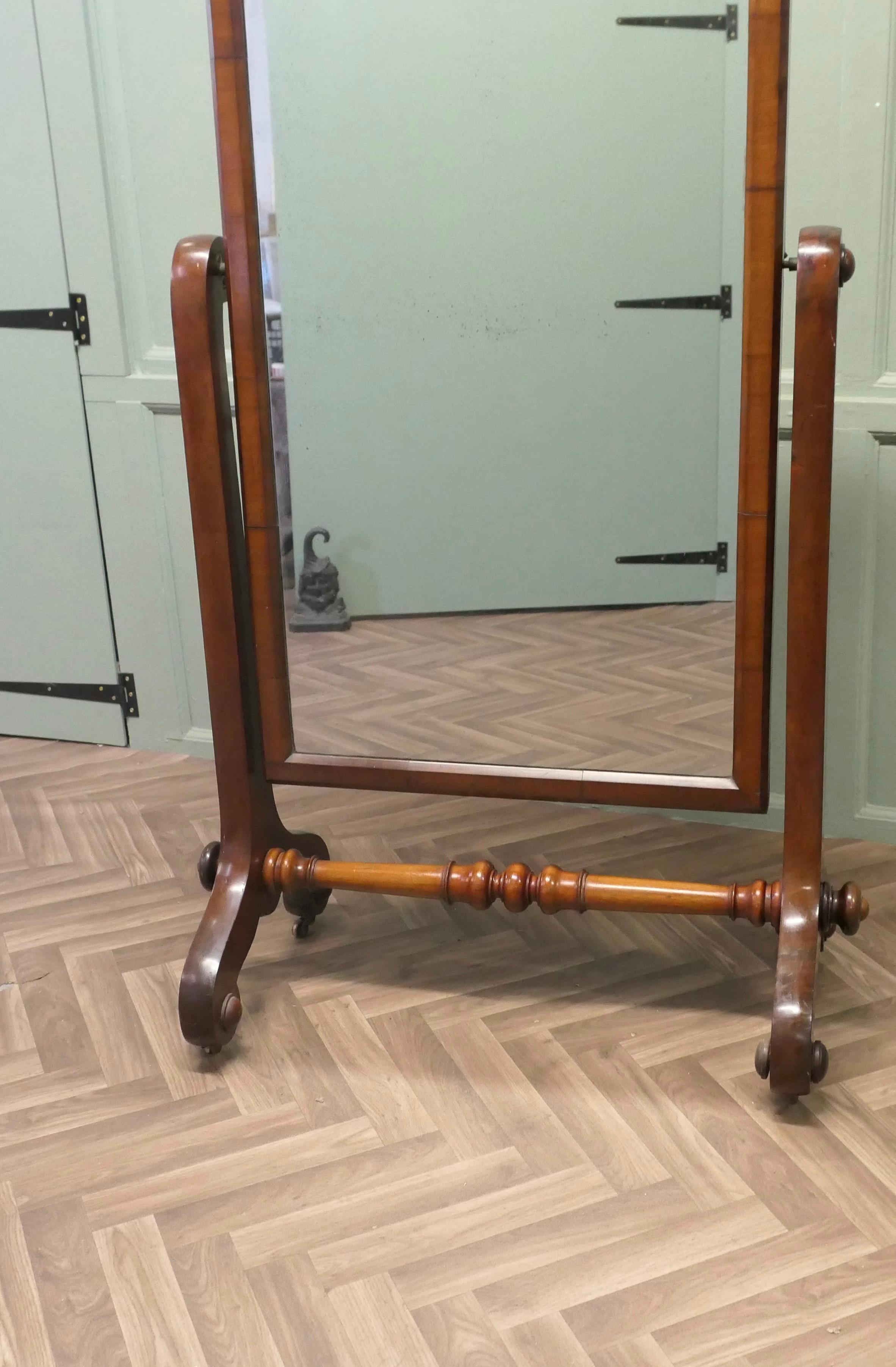 Classic Victorian Cheval Mirror or Dressing Mirror  Large Victorian Cheval In Good Condition For Sale In Godshill, Isle of Wight