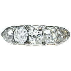 Klassischer klassischer viktorianischer fünfsteiniger antiker Diamantring