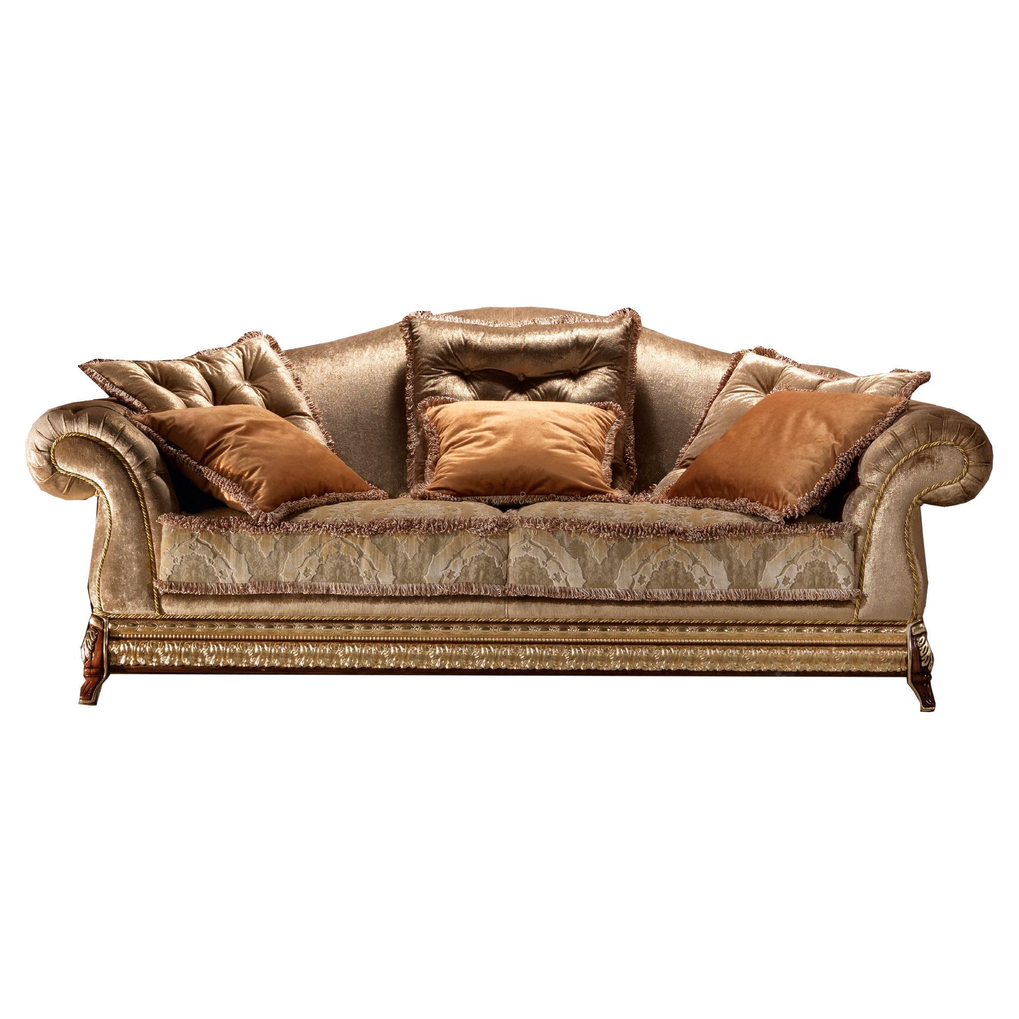 Classic Victorian Sofa in Walnut Wood and Patinated Gold Leaf For Sale