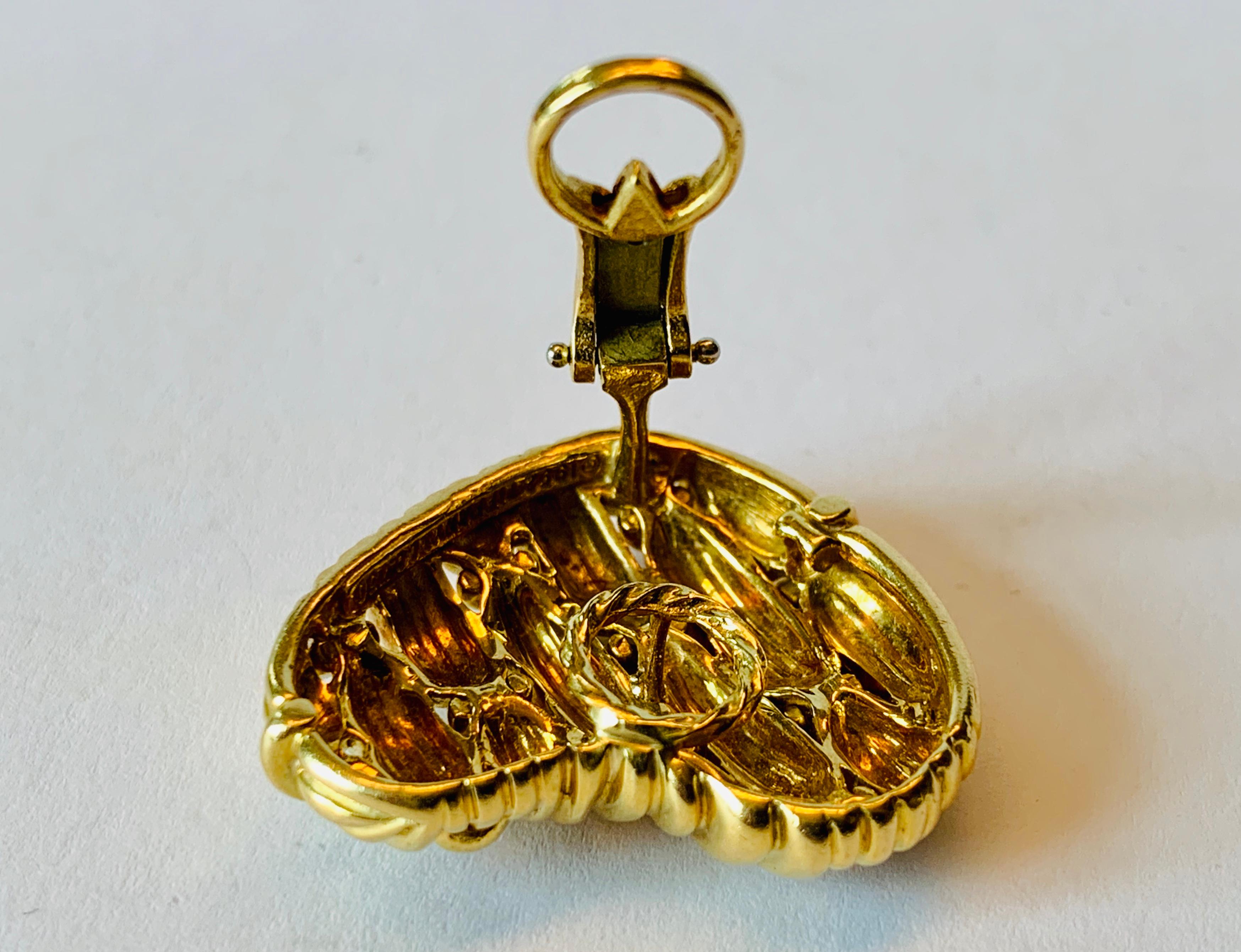 Women's Classic Vintage 18 Karat Yellow Gold Heart Shape Earclips For Sale