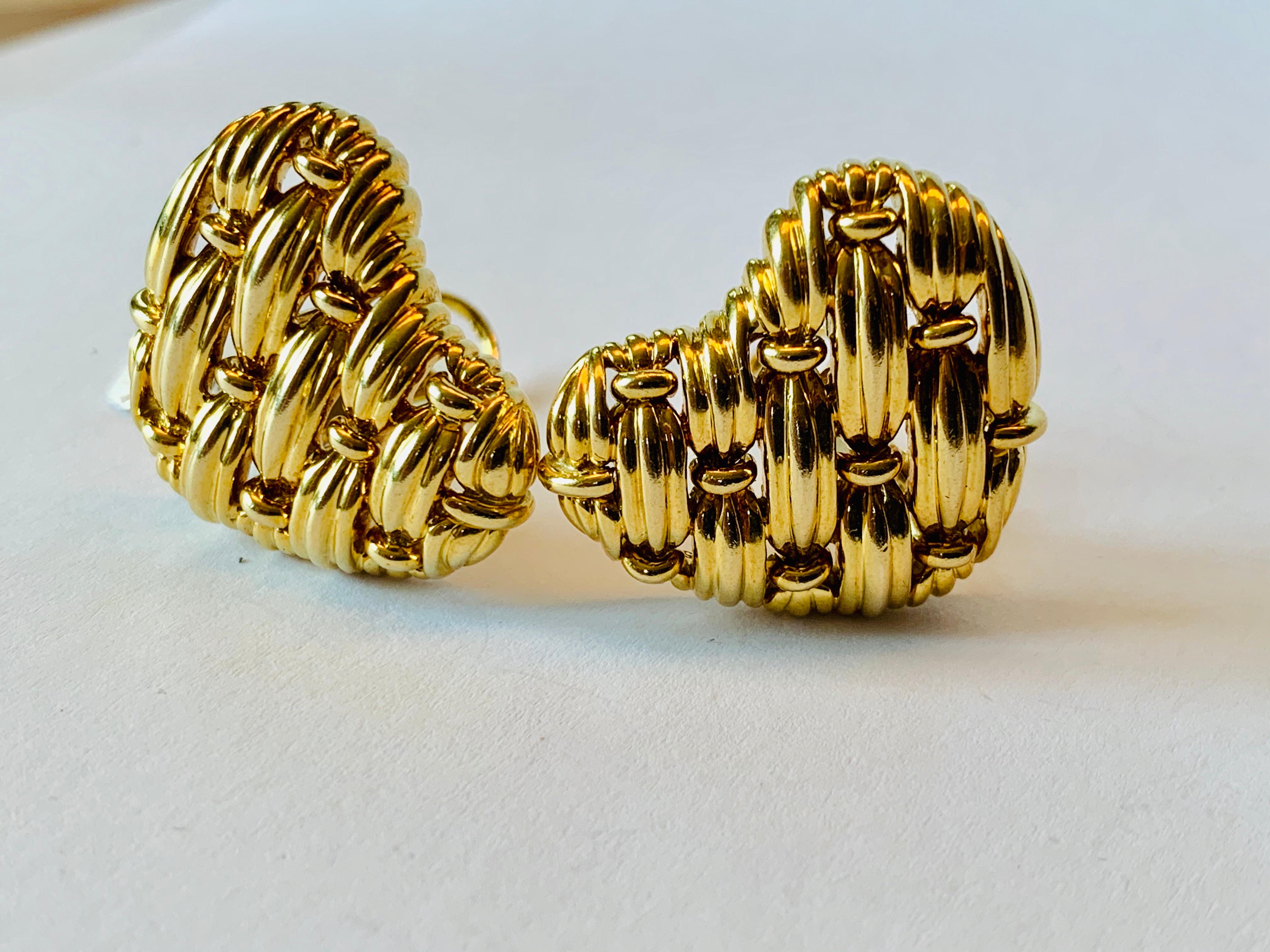 Boucles d'oreilles Classic Vintage en or jaune 18 carats en forme de coeur en vente 4