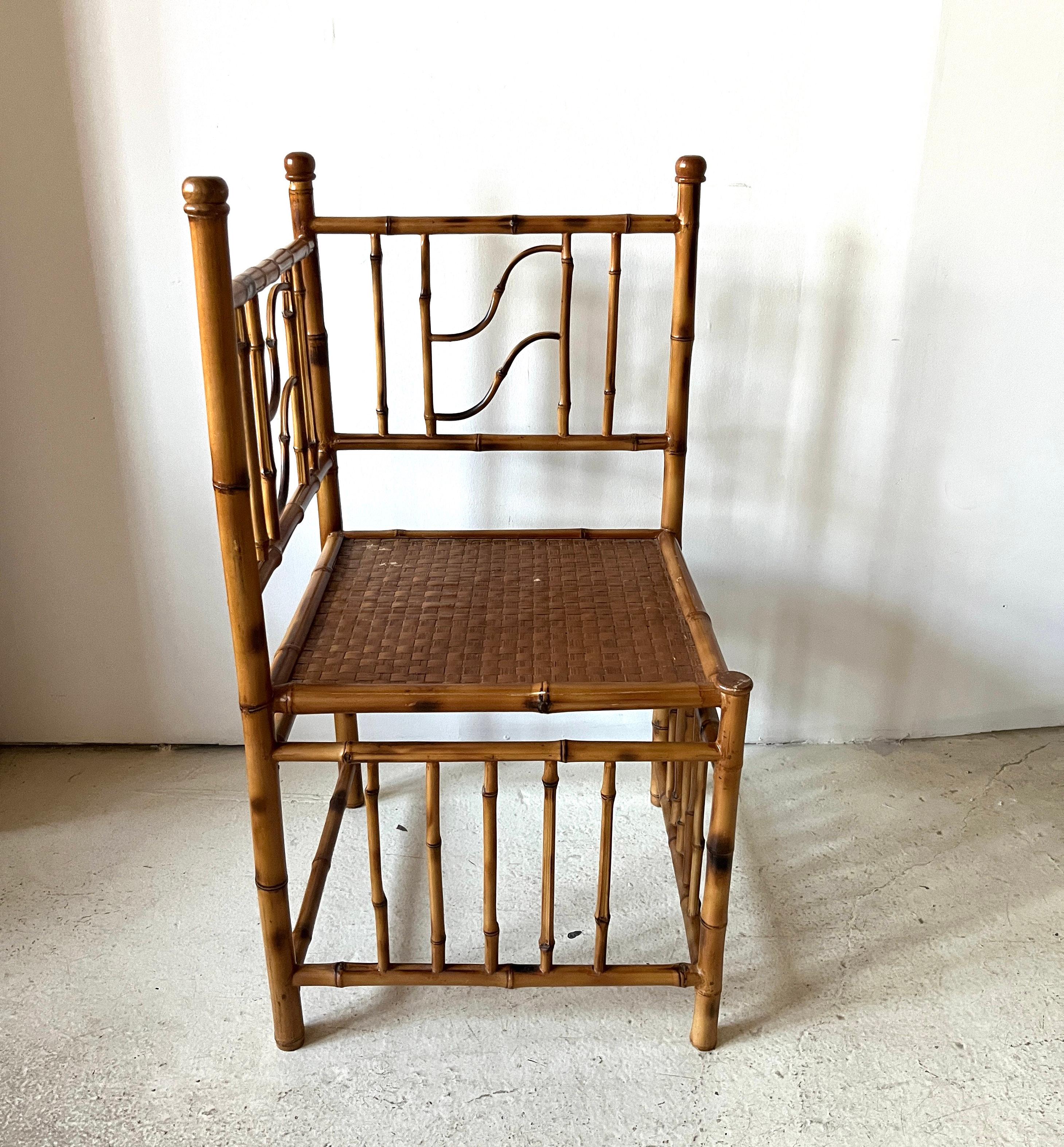 Classic Vintage Bamboo Corner Chair, British Colonial Dekor, Bohemian Seating (Chinesischer Export) im Angebot