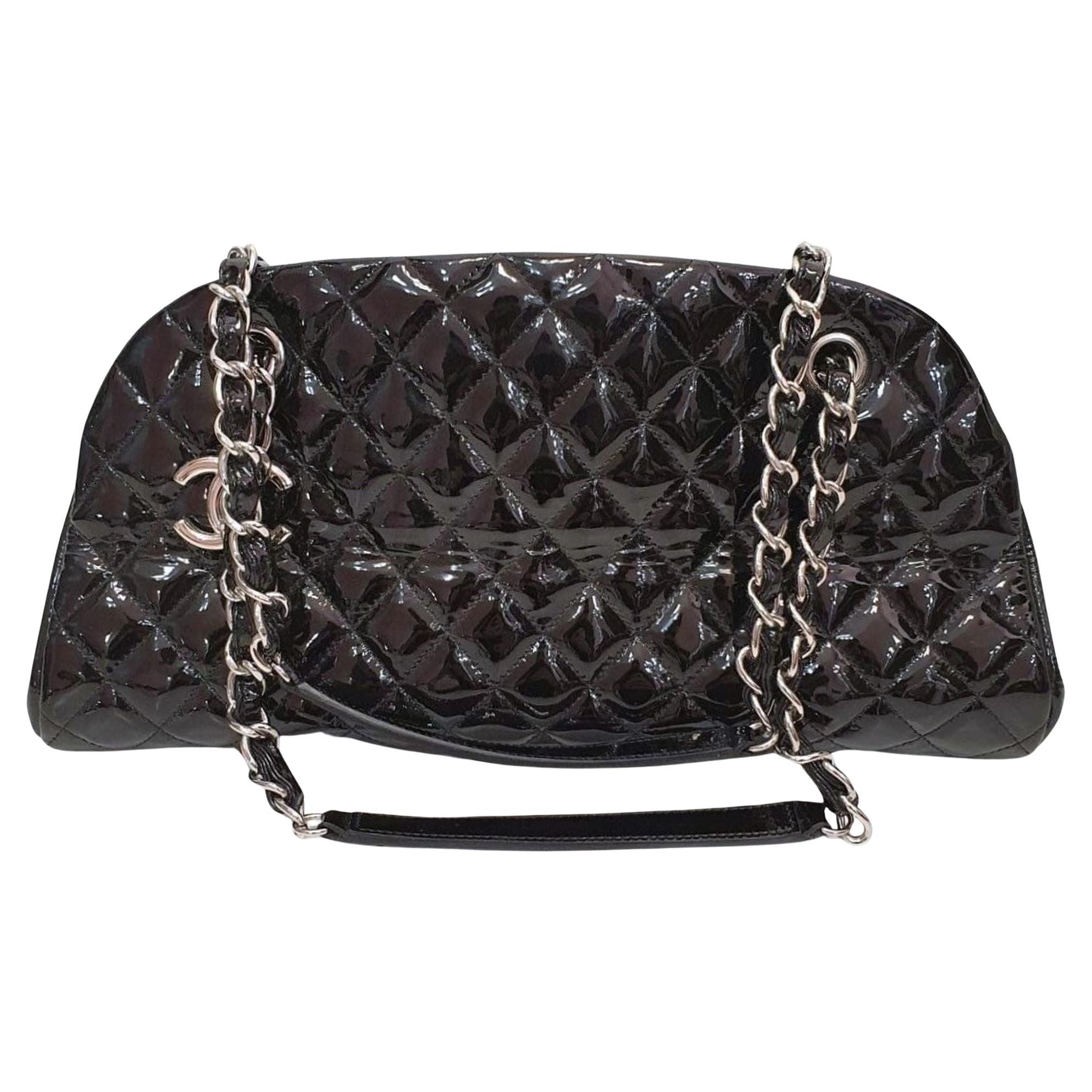 Classic Vintage Chanel Patent Leather Quilted Shoulder Bag For Sale