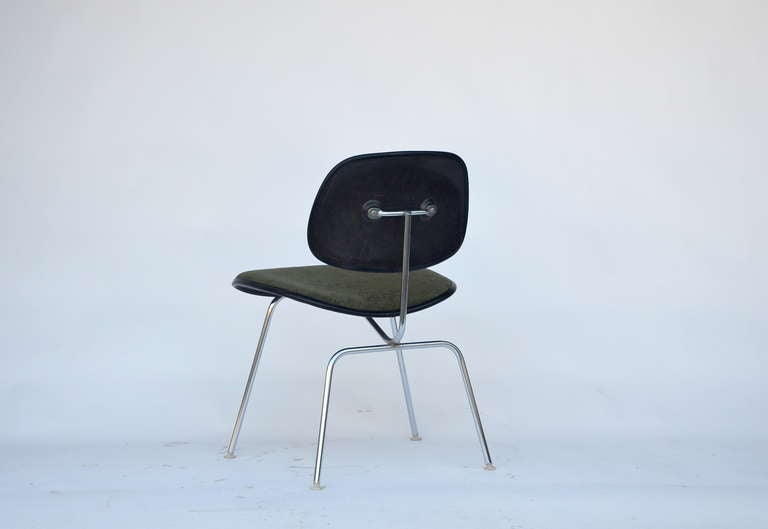 Classic Vintage Charles and Ray Eames for Herman Miller DCM Chair In Excellent Condition For Sale In Los Angeles, CA