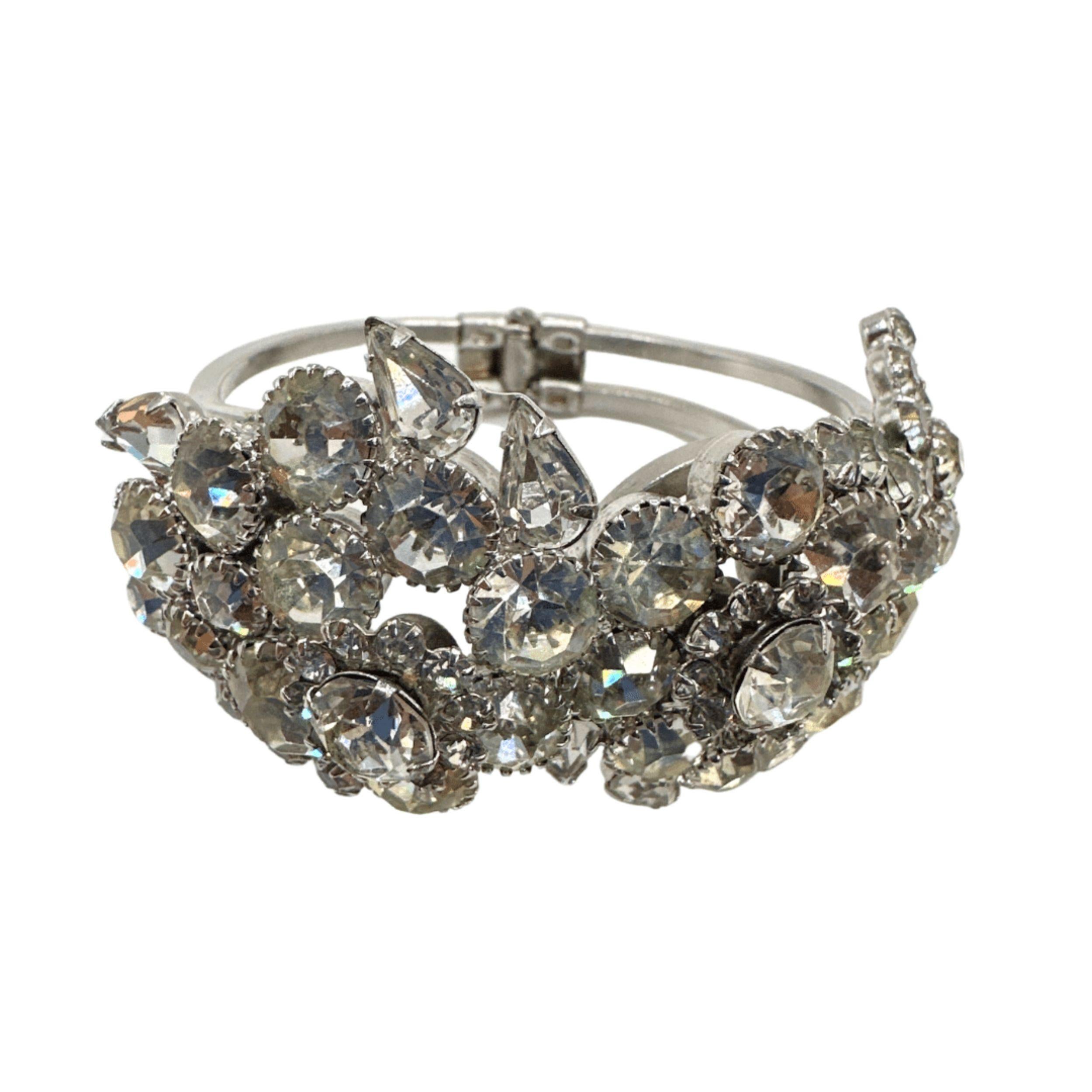 Bracelet classique vintage en strass clair avec design multiformes Pour femmes en vente