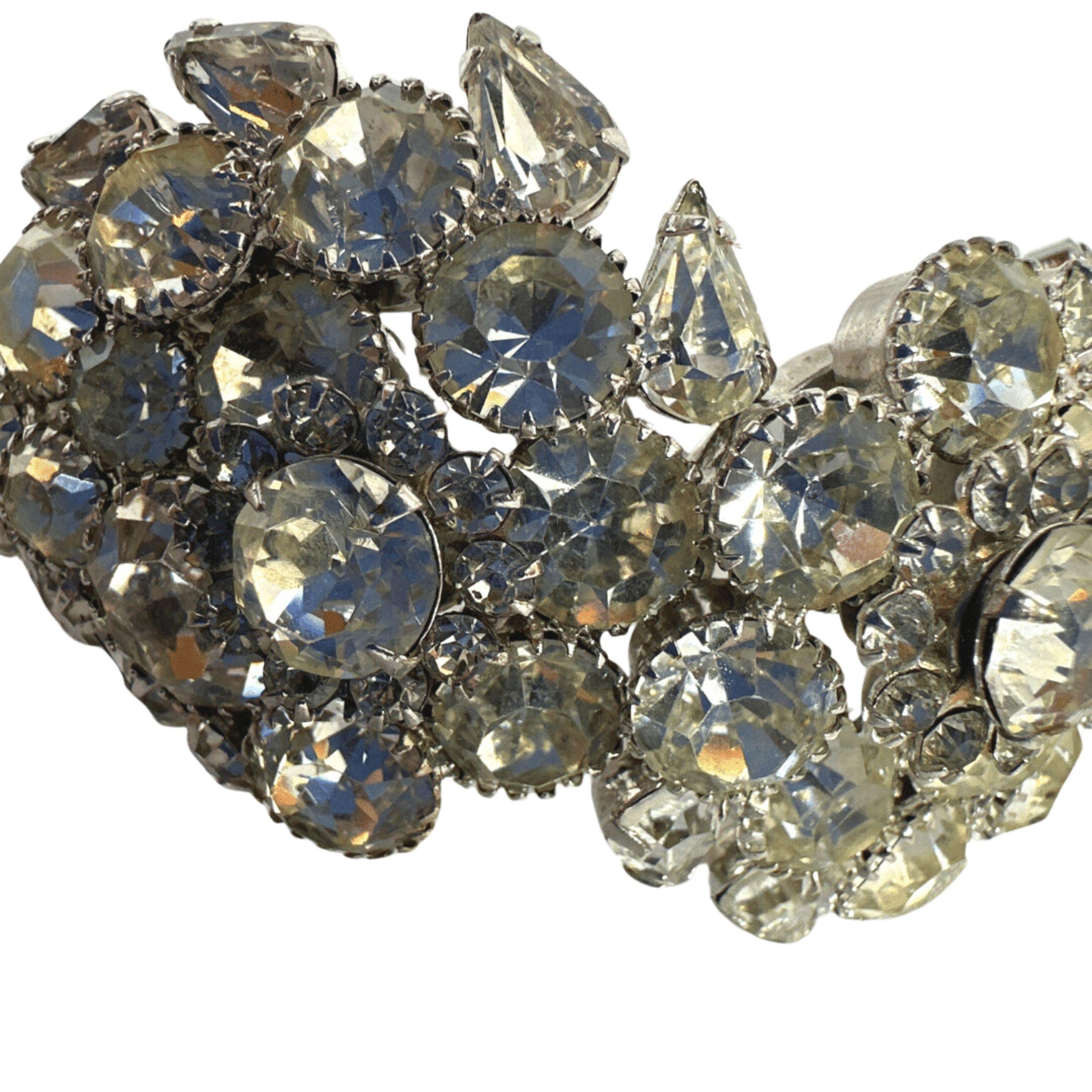 Bracelet classique vintage en strass clair avec design multiformes en vente 3
