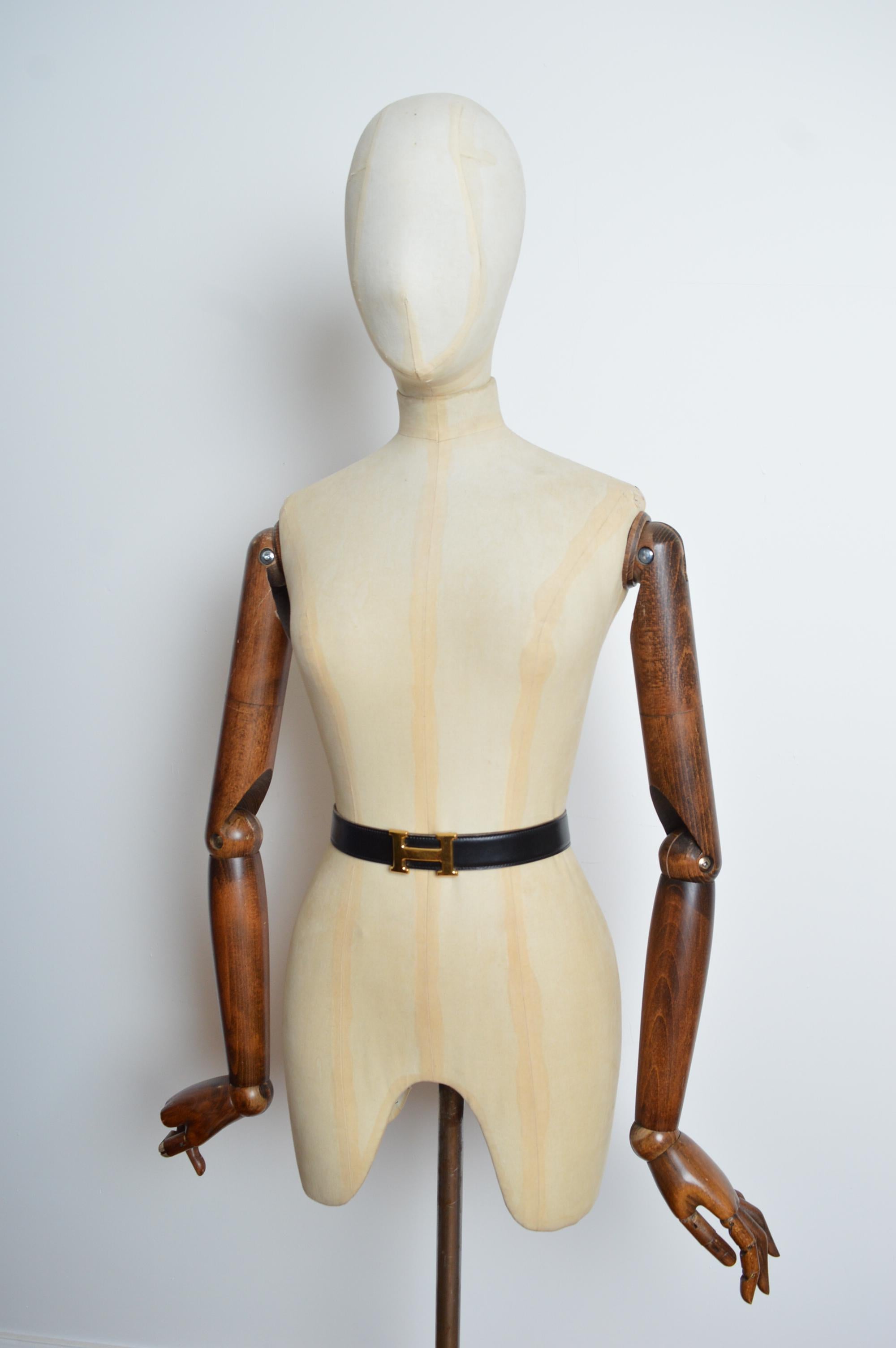 Classic Vintage HERMÈS Black Leather Gold H Buckle Waist belt For Sale 7