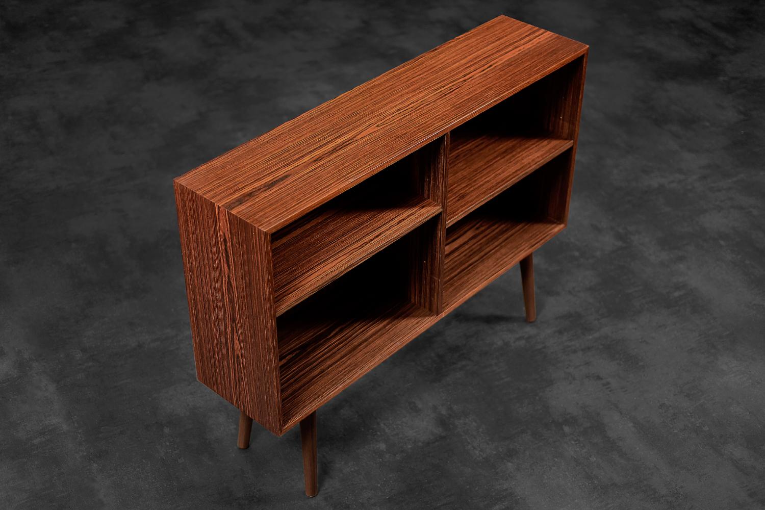 Classic Vintage Midcentury Scandinavian Danish Modern Rosewood Bookcase Cabinet For Sale 2