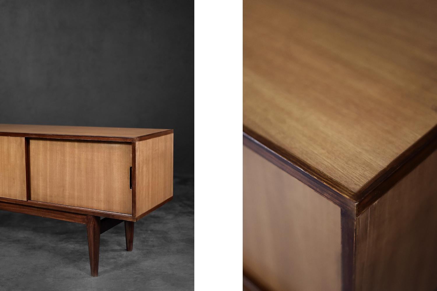 Credenza classica vintage di metà secolo, moderna scandinava, in mogano con cassetti in vendita 4
