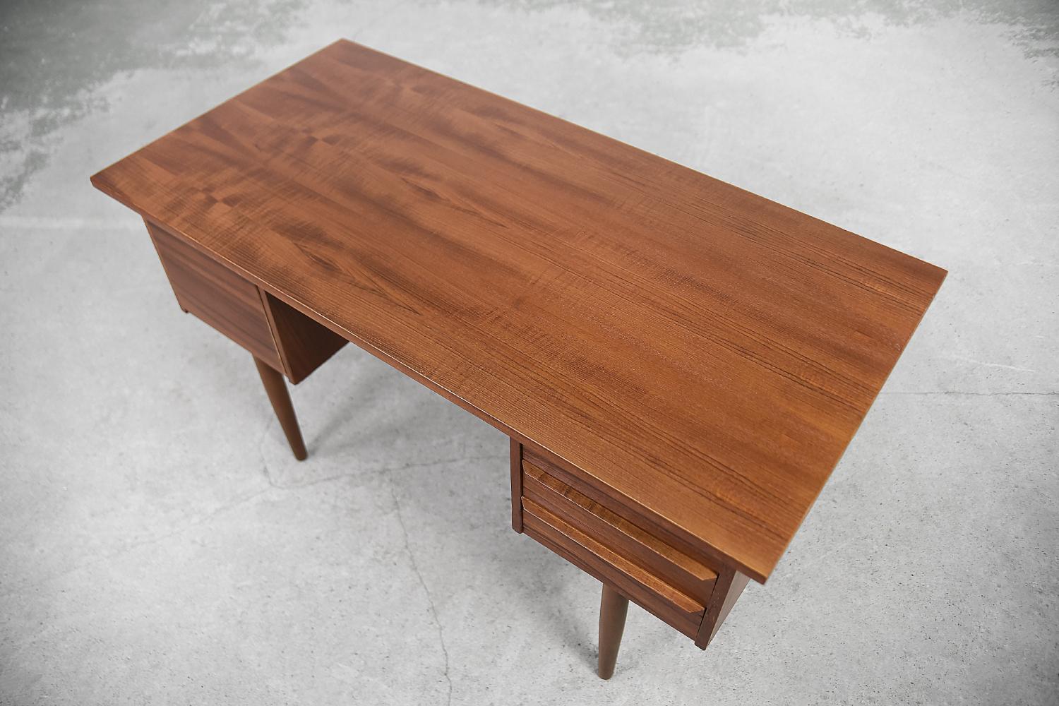 Classic Vintage Mid-Century Scandinavian Modern Teak Wood Desk with Drawers For Sale 2