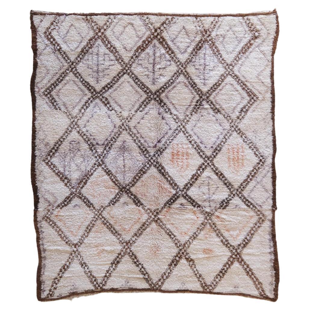 Tappeto classico vintage neutro marocchino Beni Ourain con design tribale