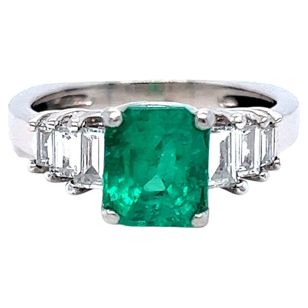 Classic Vintage Platinum Emerald Engagement Ring with Baguette Diamonds, 2.22ct For Sale