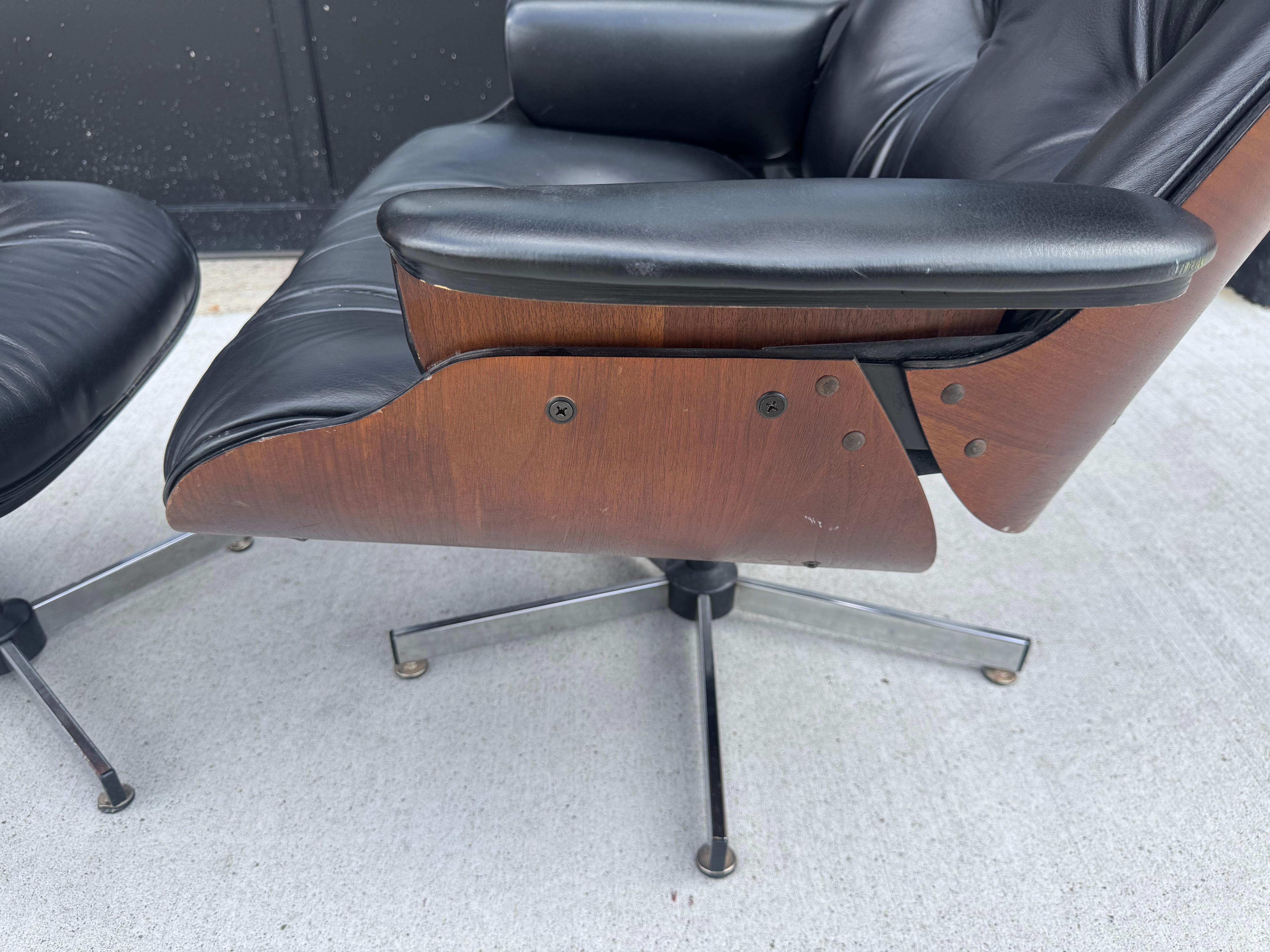 Classic Vintage Plycraft Eames Style Lounge Chair and Ottoman For Sale 3