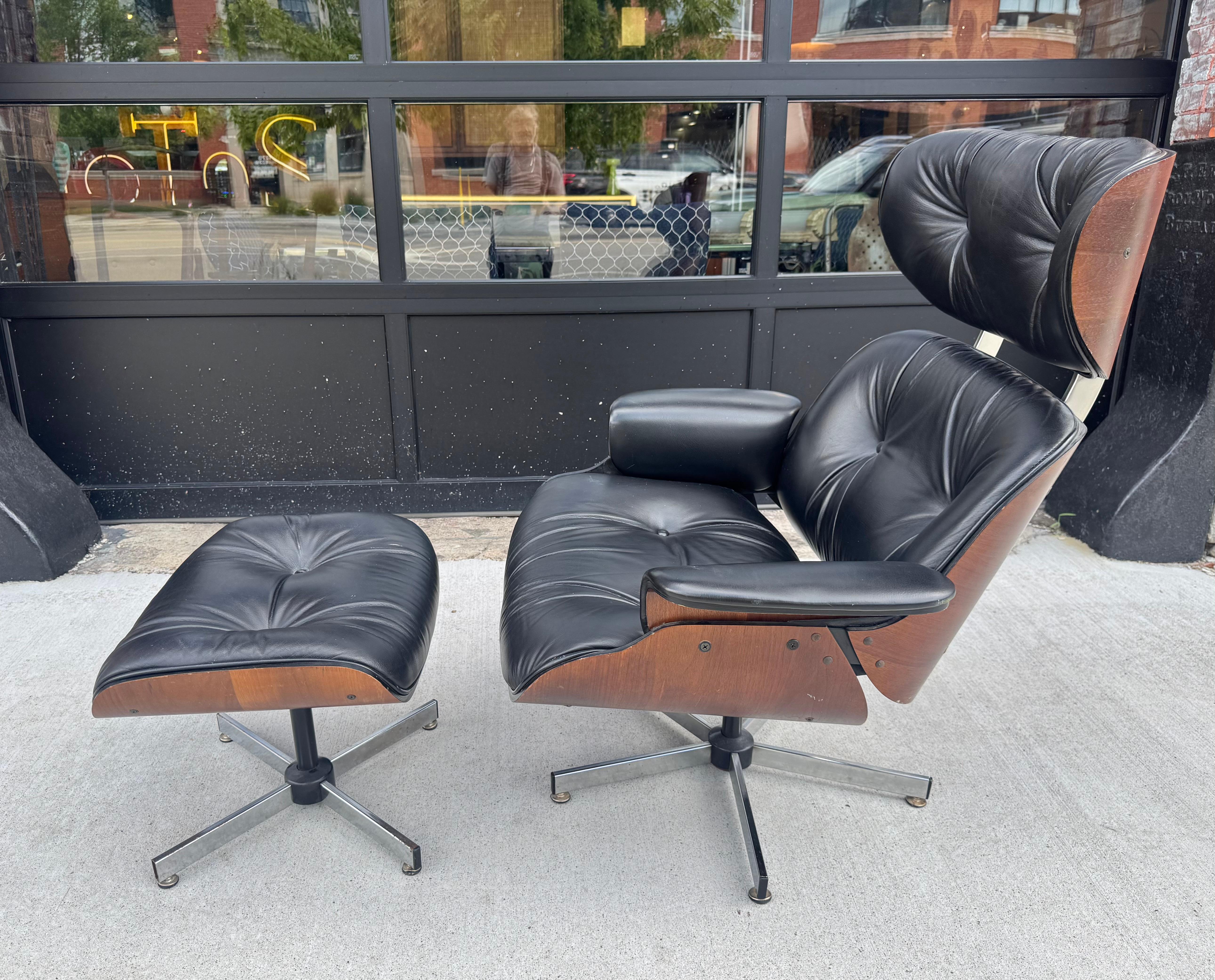 Classic Vintage Plycraft Eames Style Lounge Chair and Ottoman For Sale 4