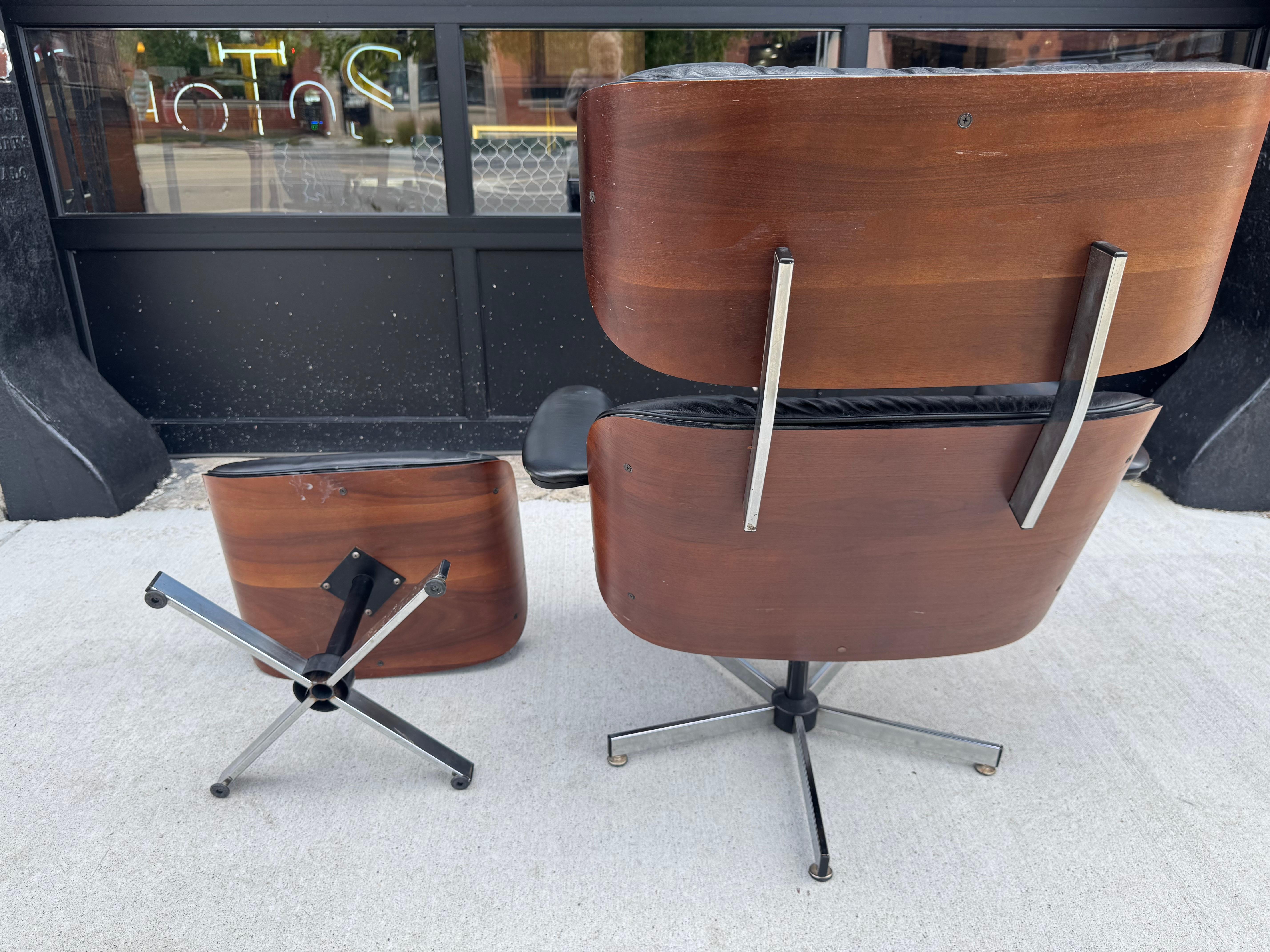 Late 20th Century Classic Vintage Plycraft Eames Style Lounge Chair and Ottoman For Sale