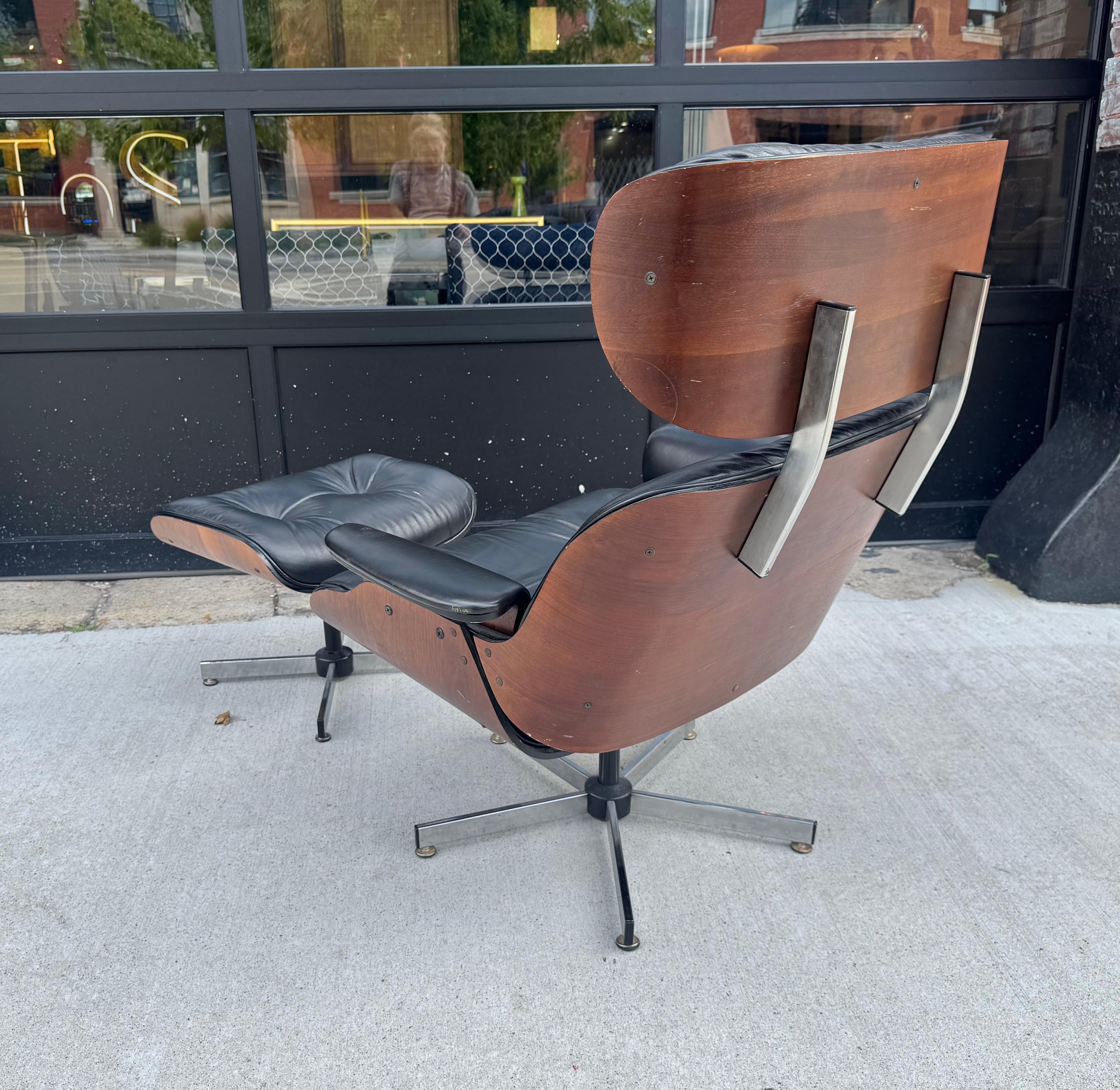 Classic Vintage Plycraft Eames Style Lounge Chair and Ottoman For Sale 2