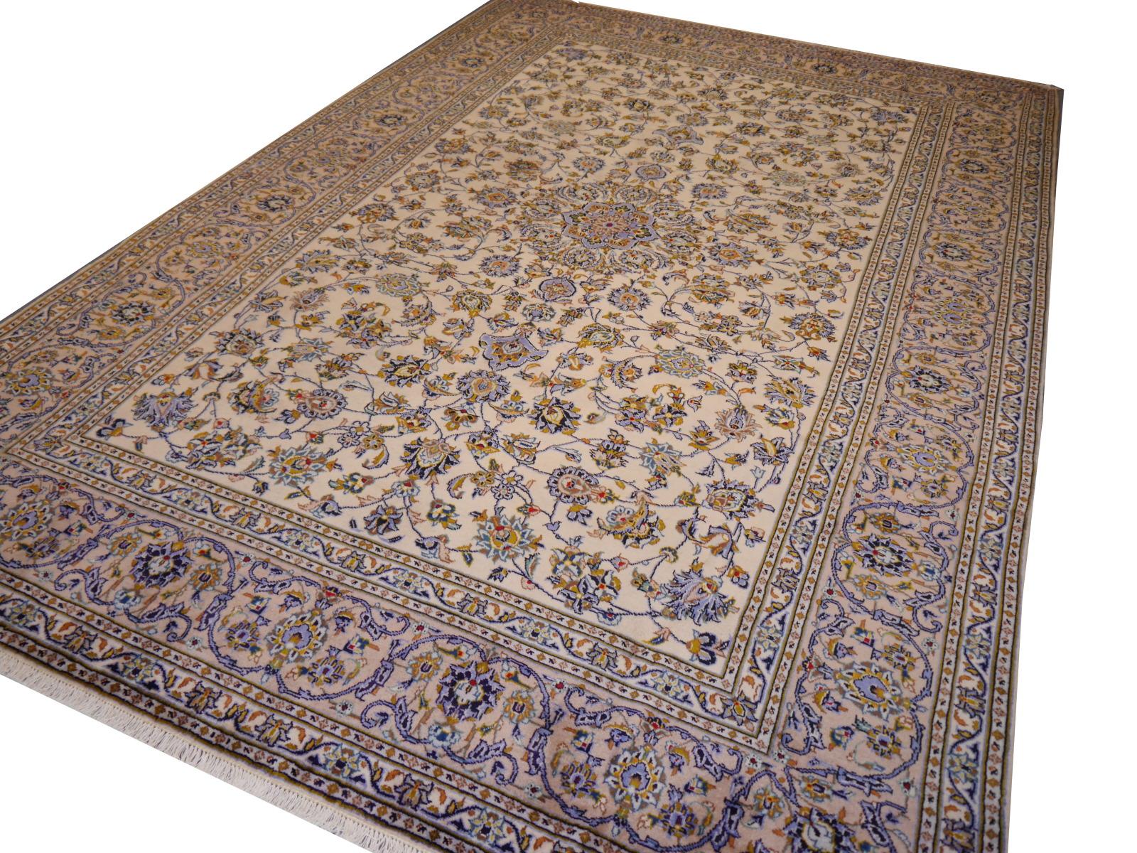 Stunning vintage oriental rug in beige and blue.

Oriental rugs and carpets are made of fine, hand-spun wool, 
This wonderful and stunning example has a light colored look. It is hand-knotted with wool, a sustainable material.

It has an elegant