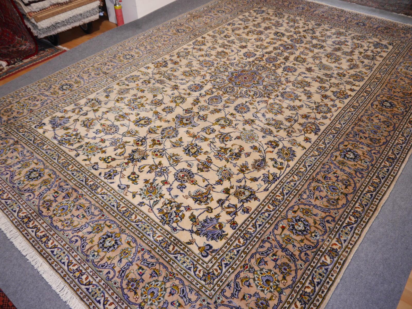 Hand-Knotted Classic Vintage Rug 12 x 8 ft hand knotted in beige and blue For Sale