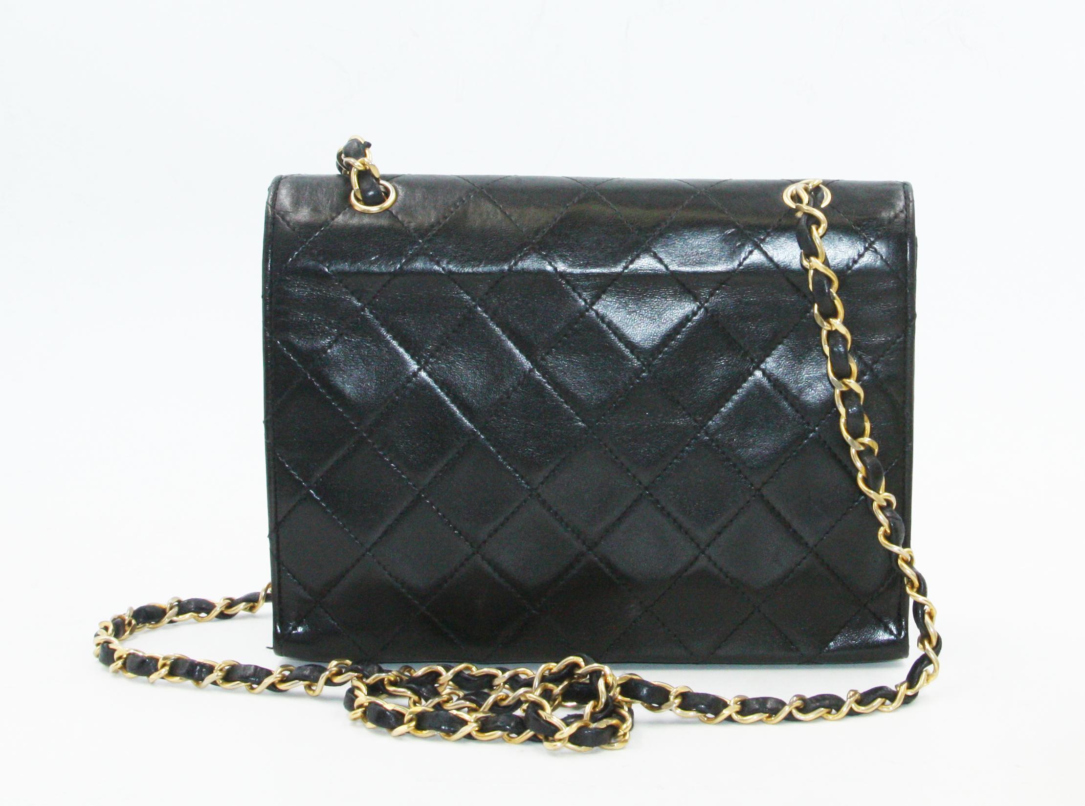 Women's Classic Vintage Small Single Flap Black Lambskin Leather Shoulder Bag For Sale