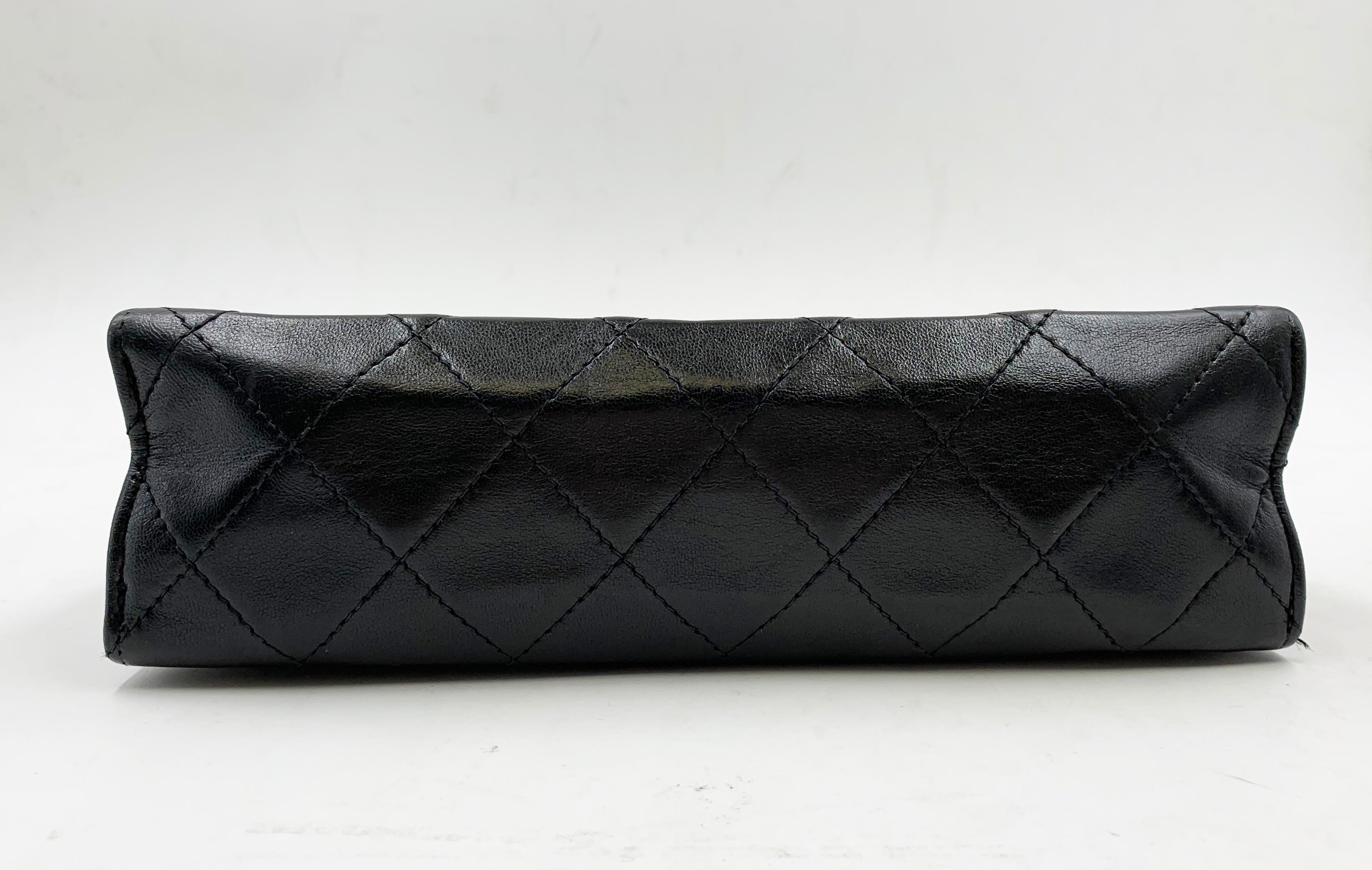 Classic Vintage Small Single Flap Black Lambskin Leather Shoulder Bag For Sale 4