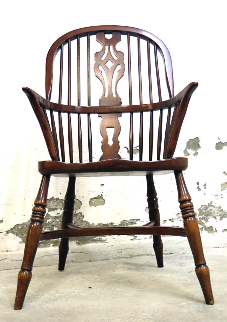 Classic Vintage Splatback Windsor Dining Room Armchairs ...