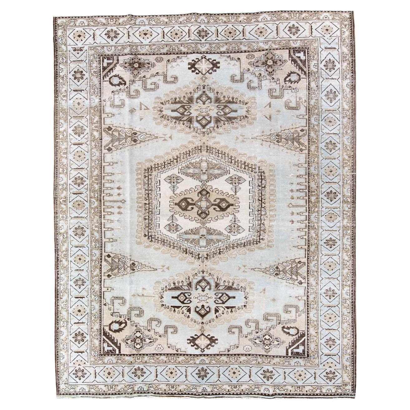 Tapis Vintage Veece classique avec grand médaillon central en vente